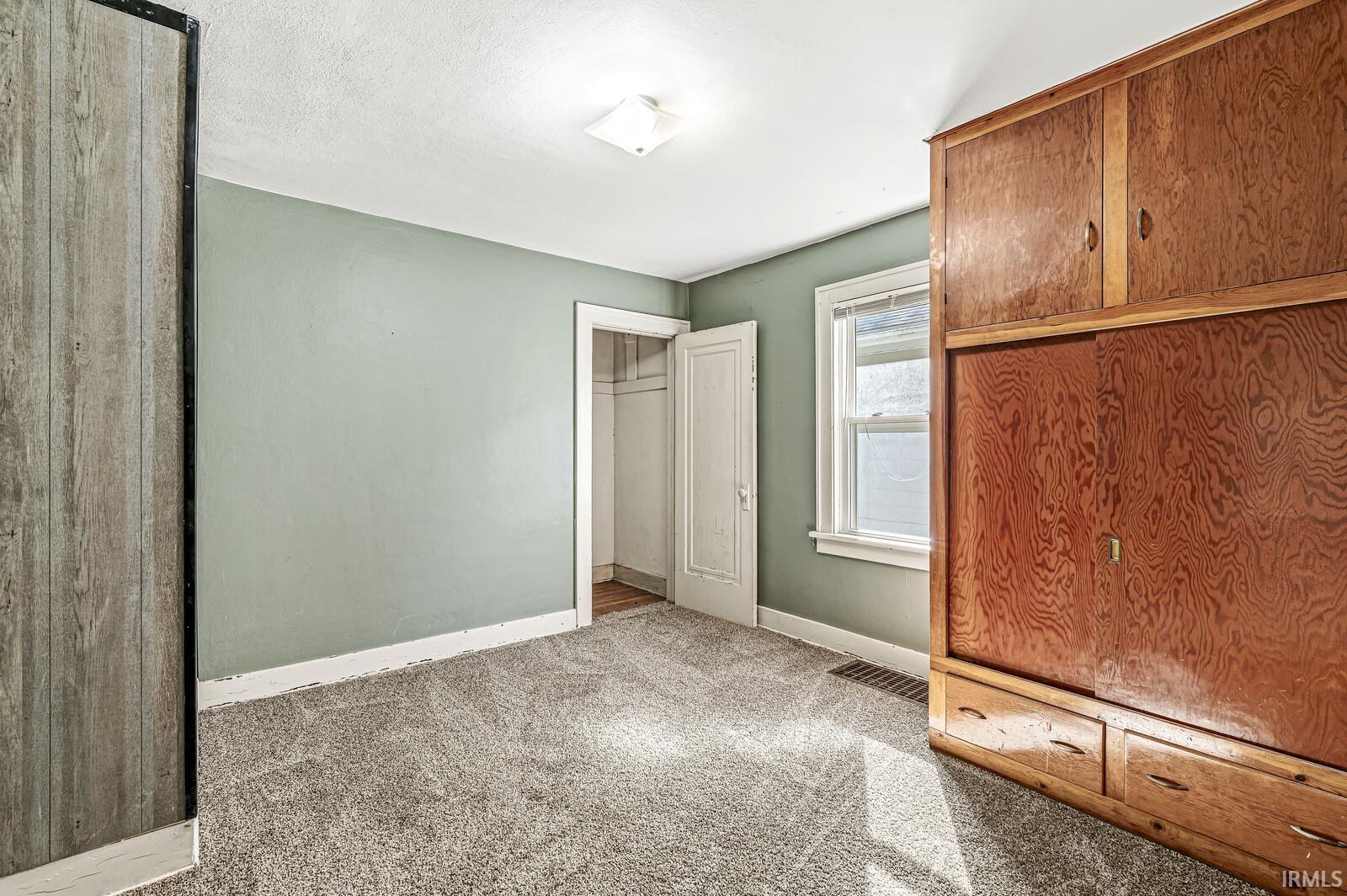 136 E Woodside Street