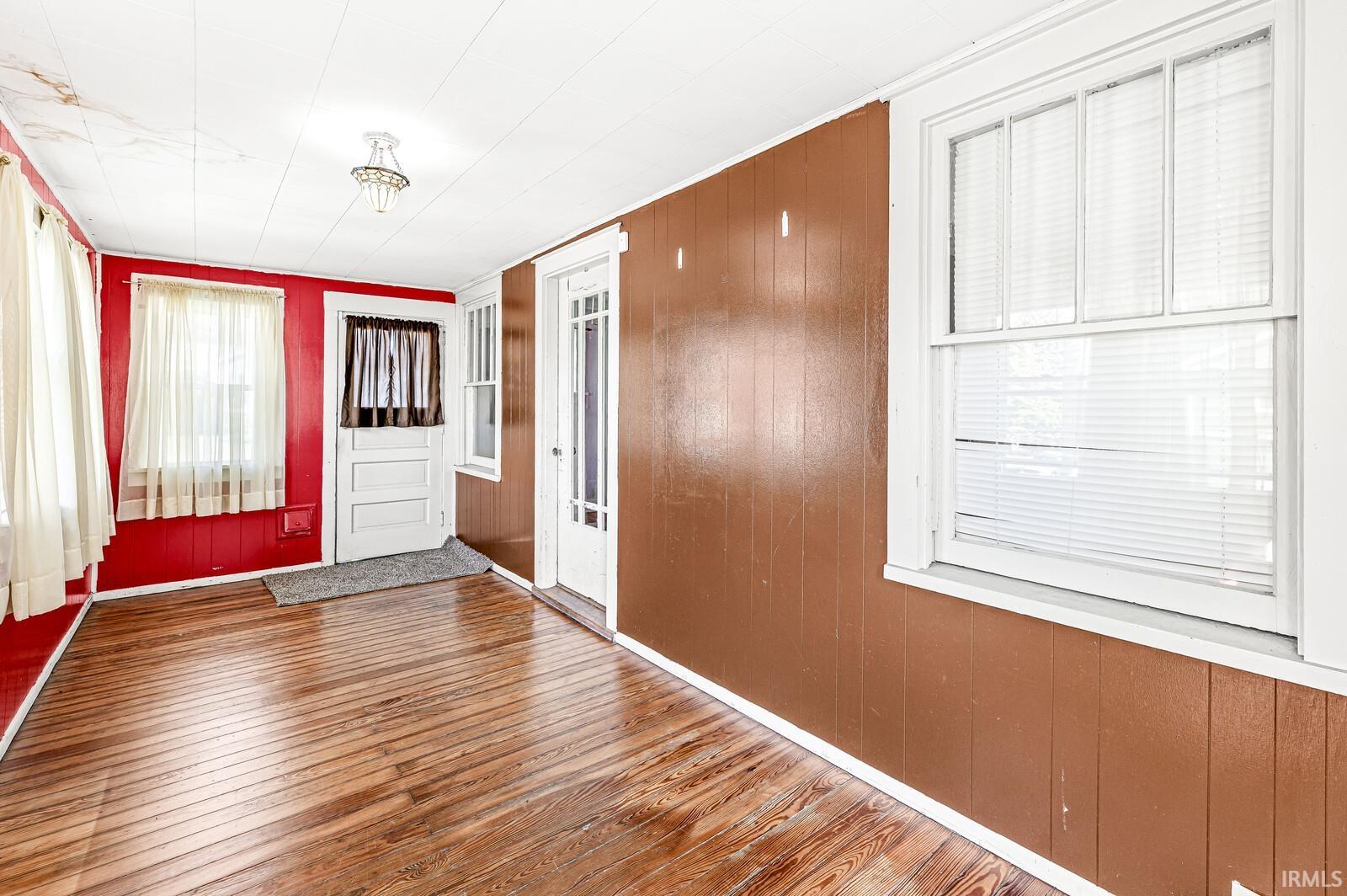 136 E Woodside Street