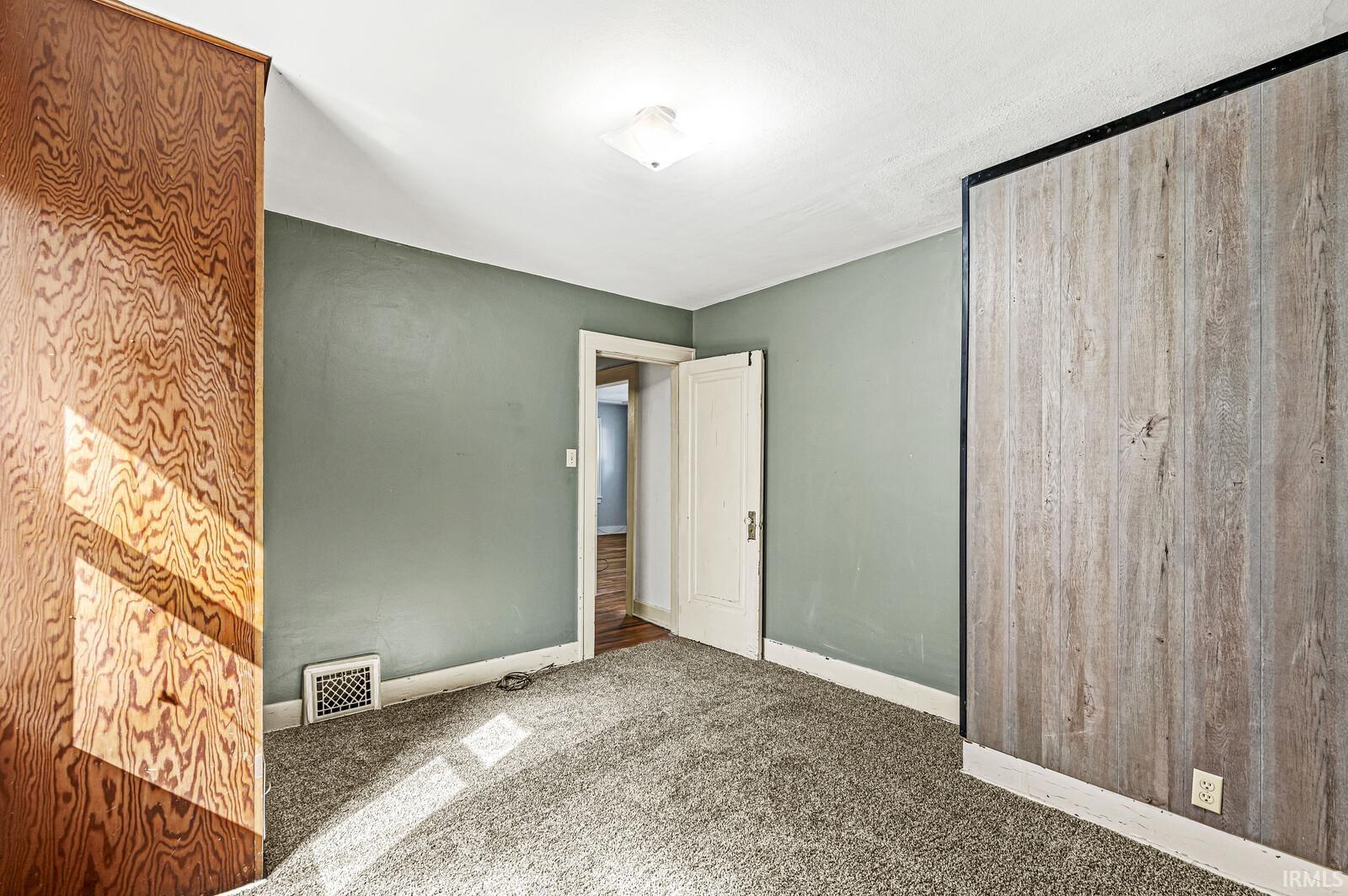 136 E Woodside Street