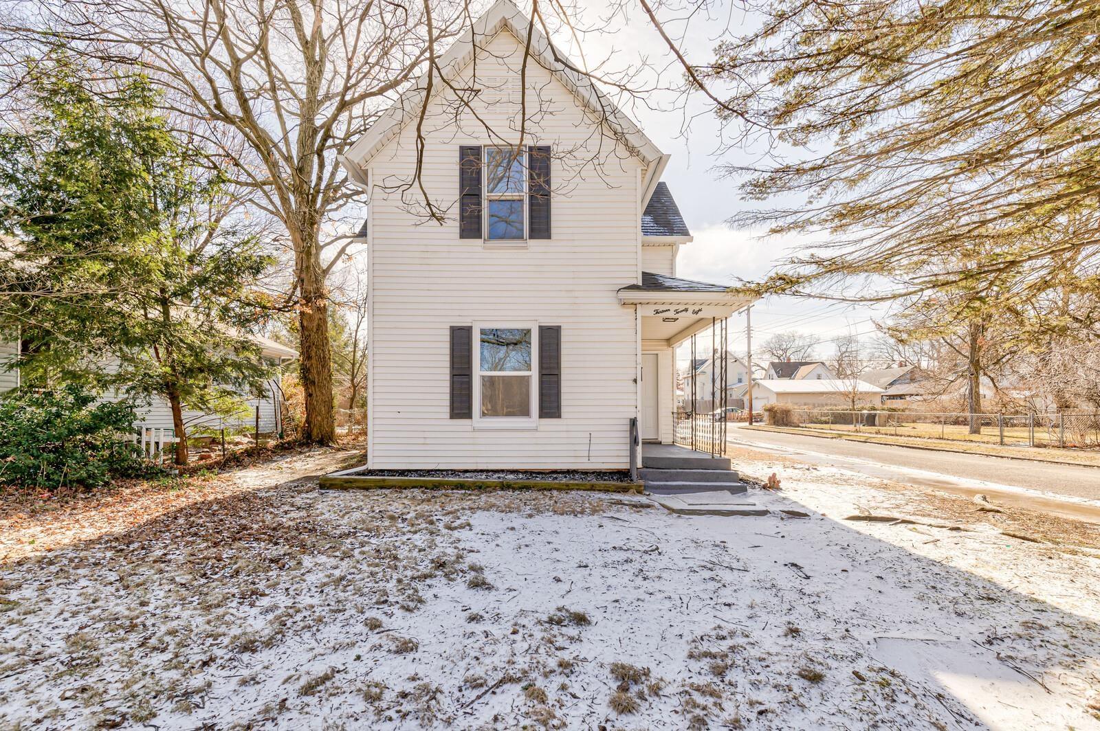 1328 E Dubail Avenue