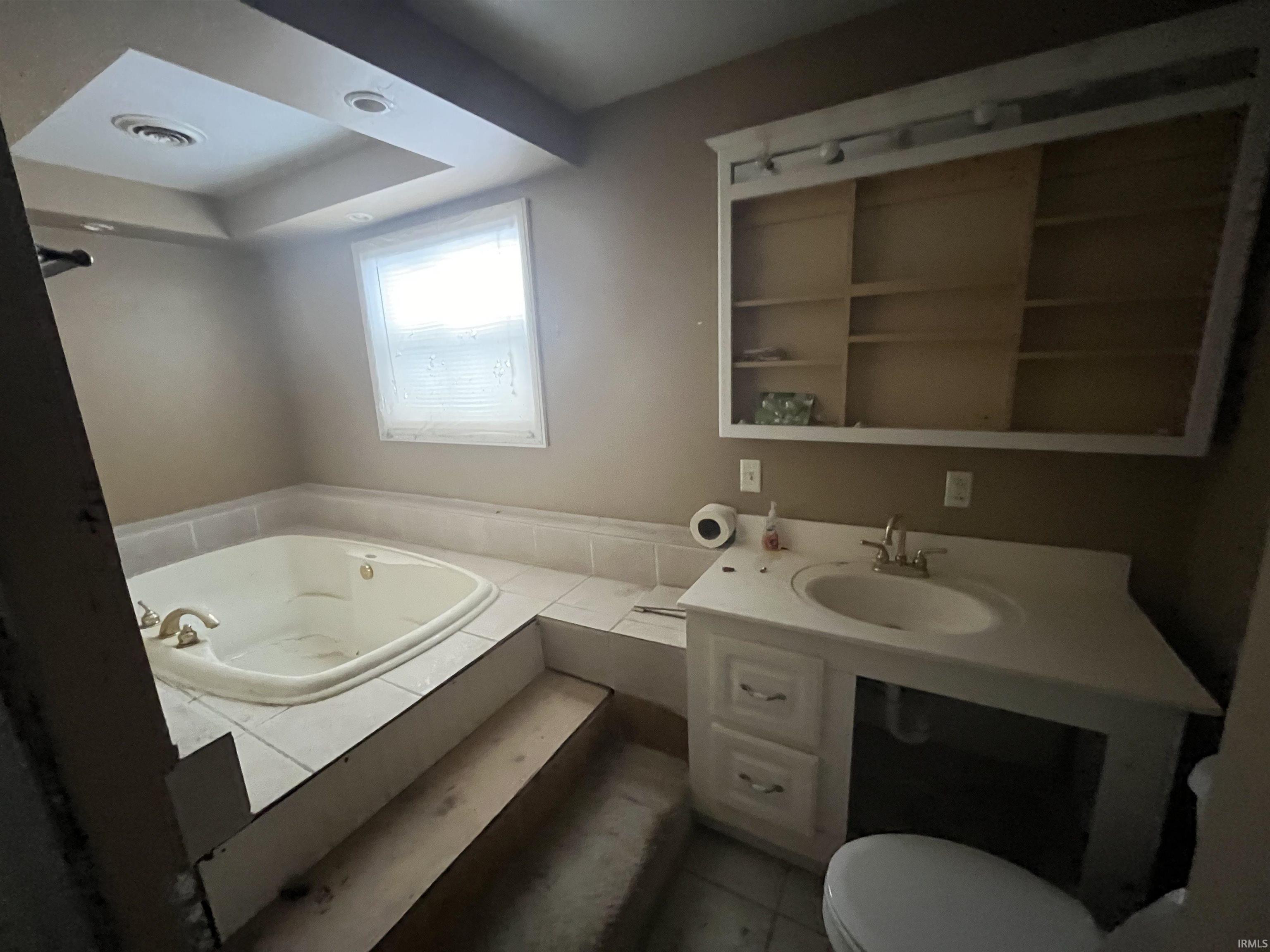 1216 E Jefferson Boulevard