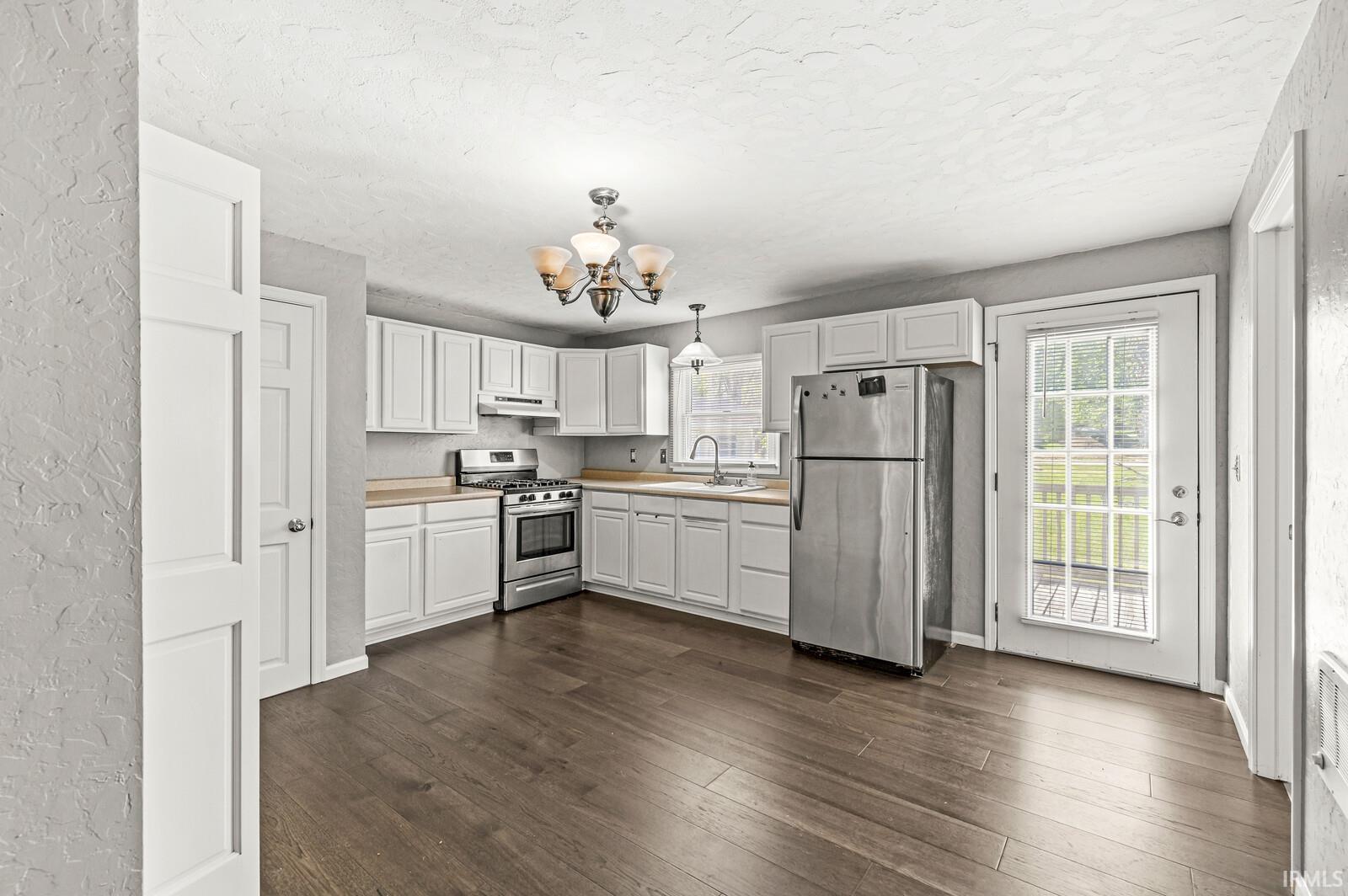 7605 W Forest Avenue