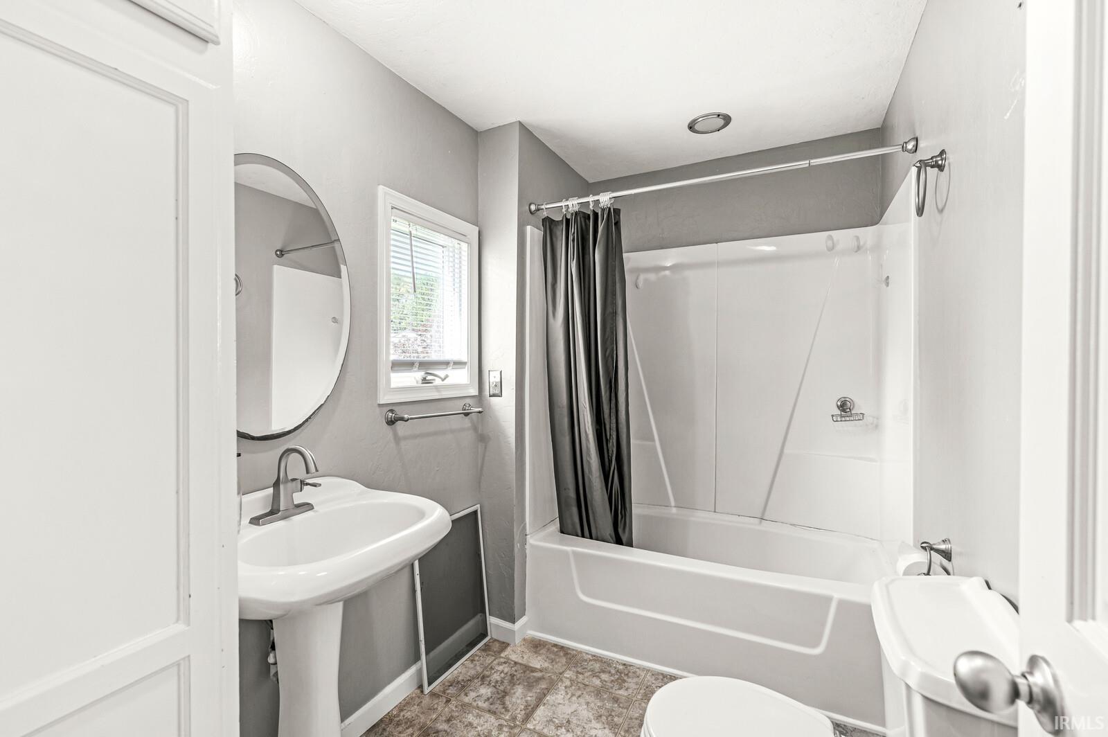 7605 W Forest Avenue