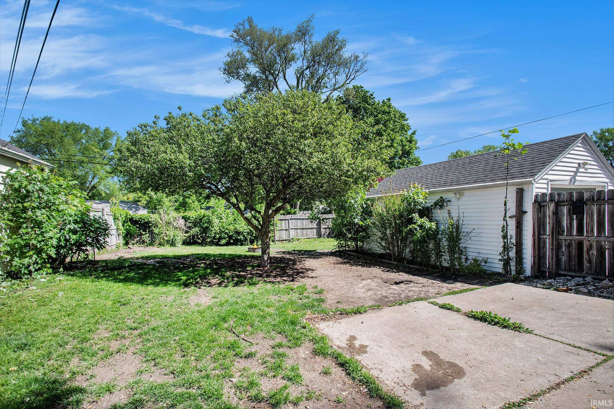 1809 E Donald Street