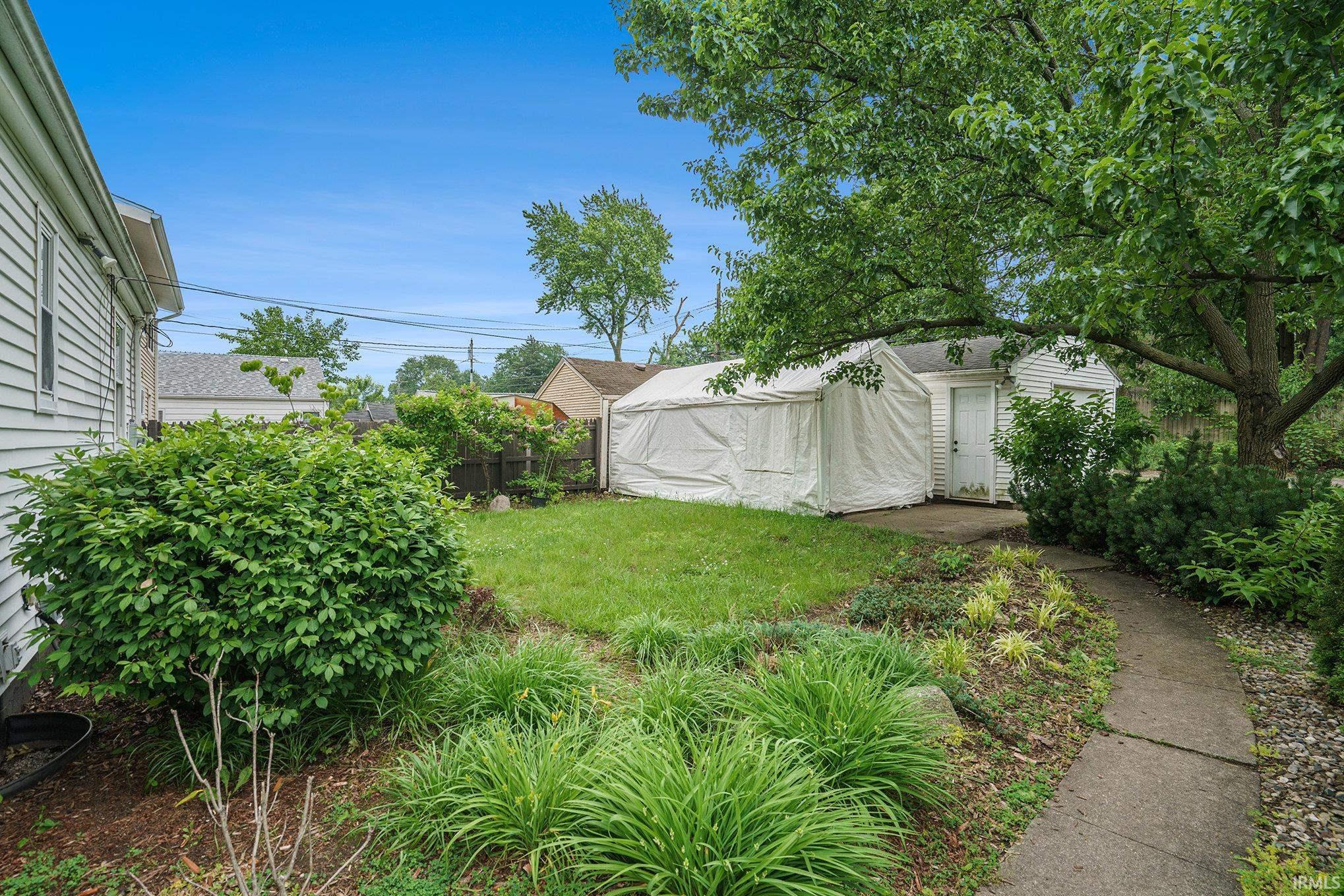 1826 E Donald Street