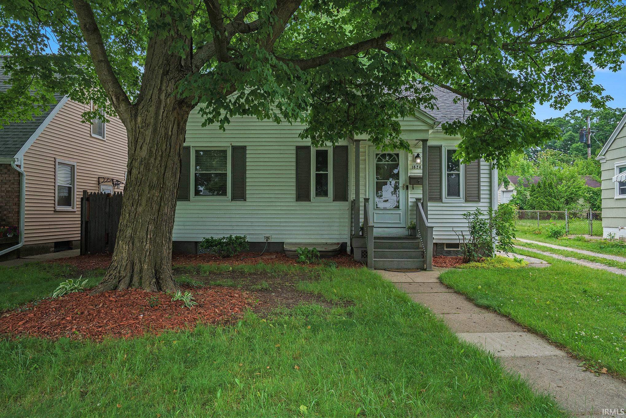 1826 E Donald Street