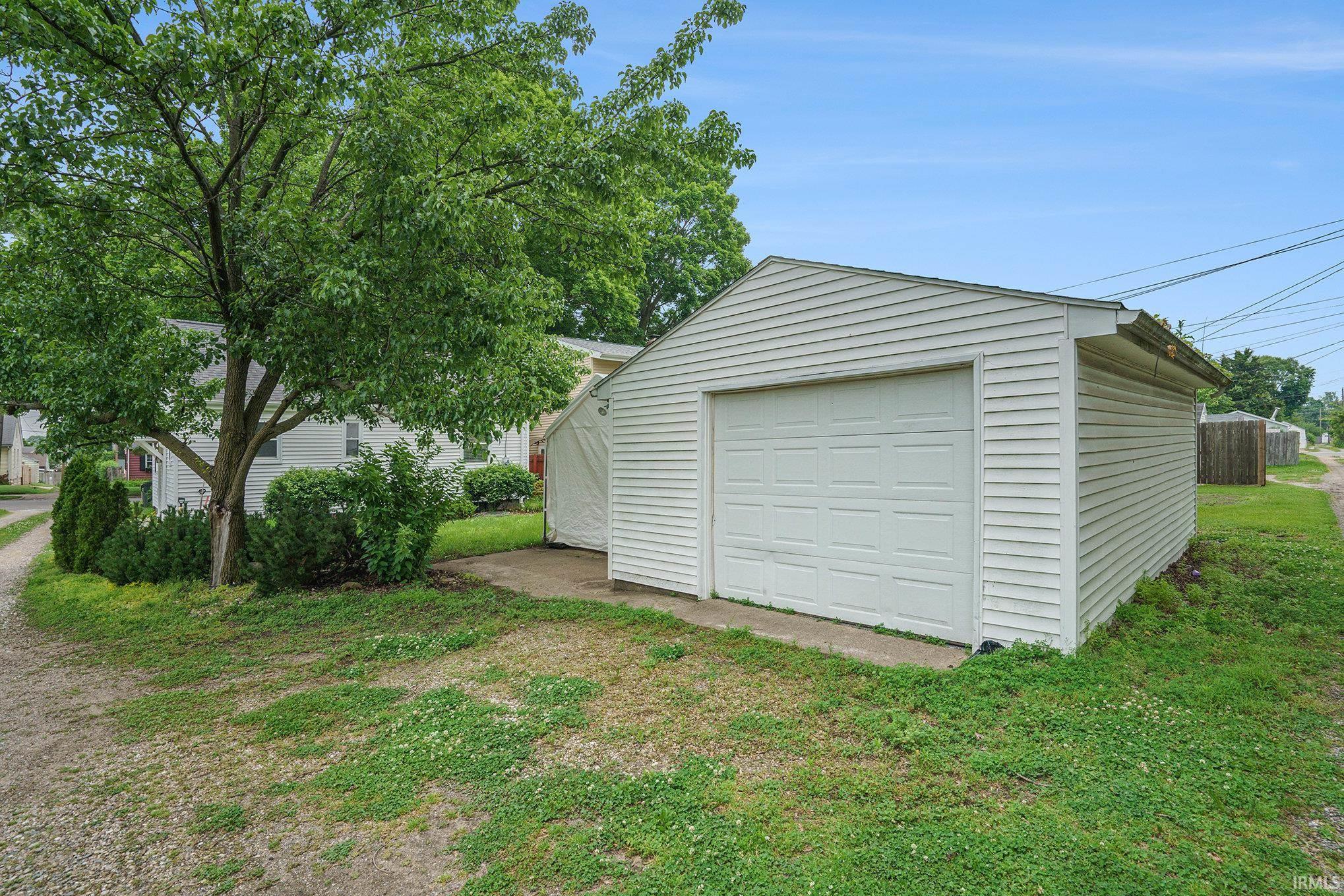 1826 E Donald Street