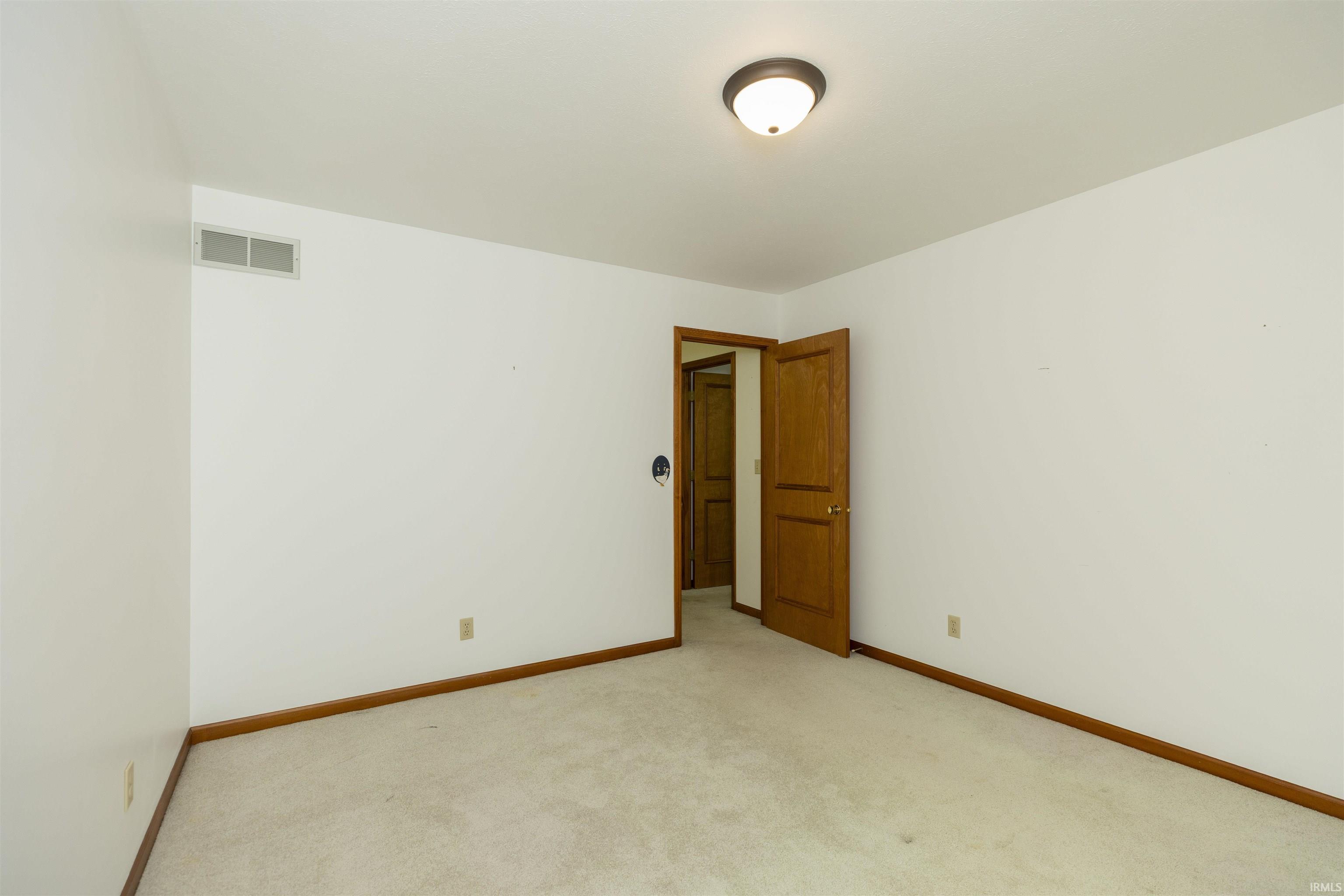 51305 Oak Lined Drive