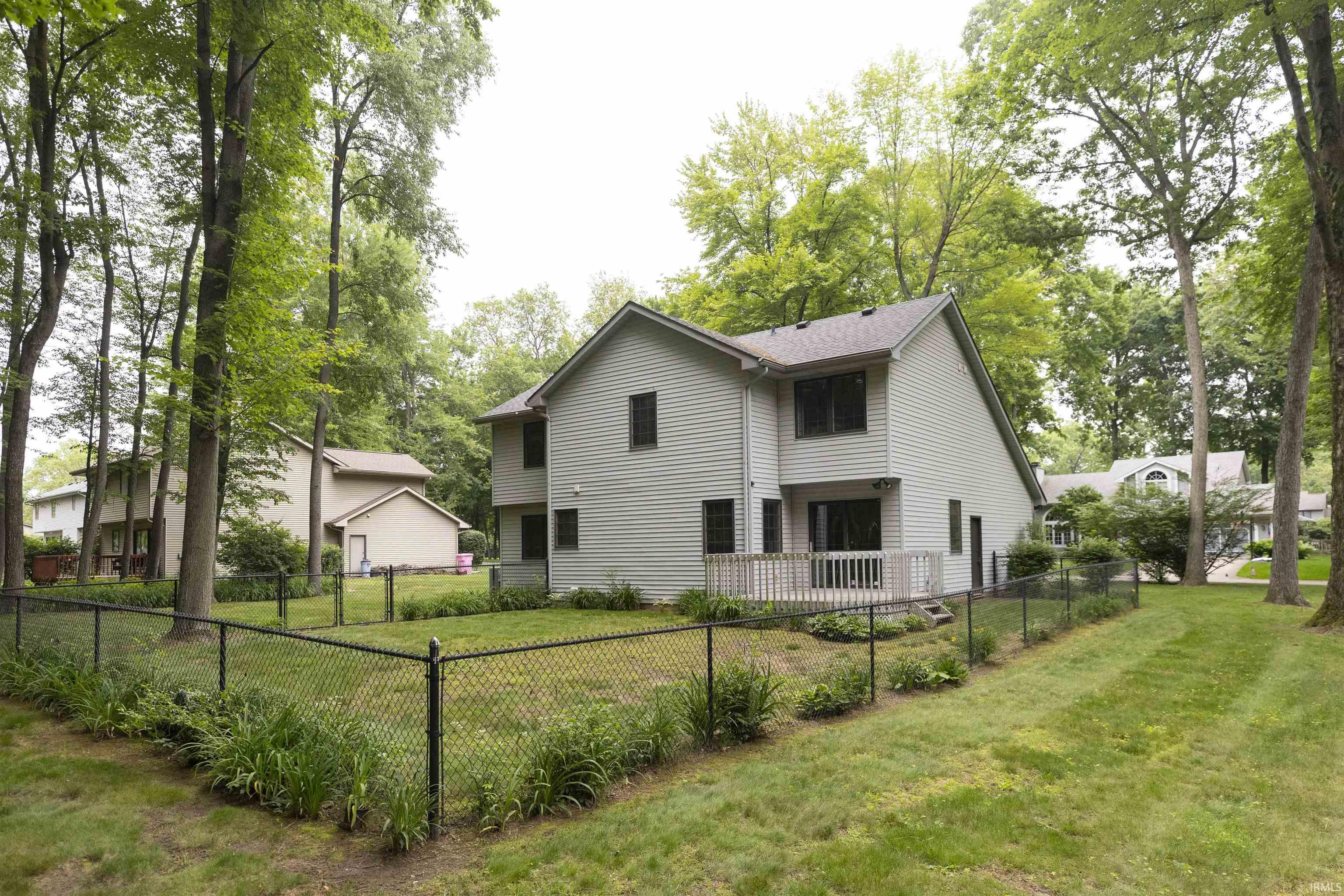 51305 Oak Lined Drive