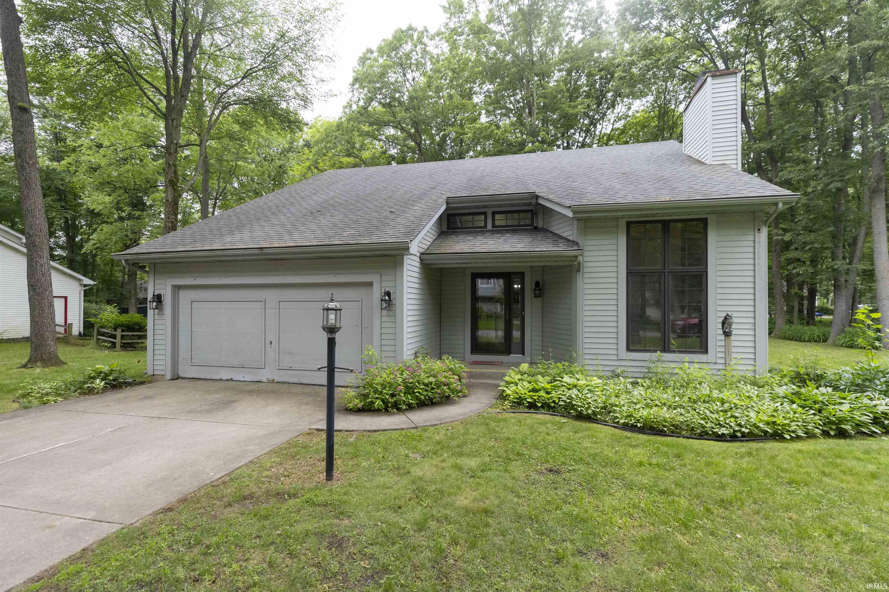 51305 Oak Lined Drive