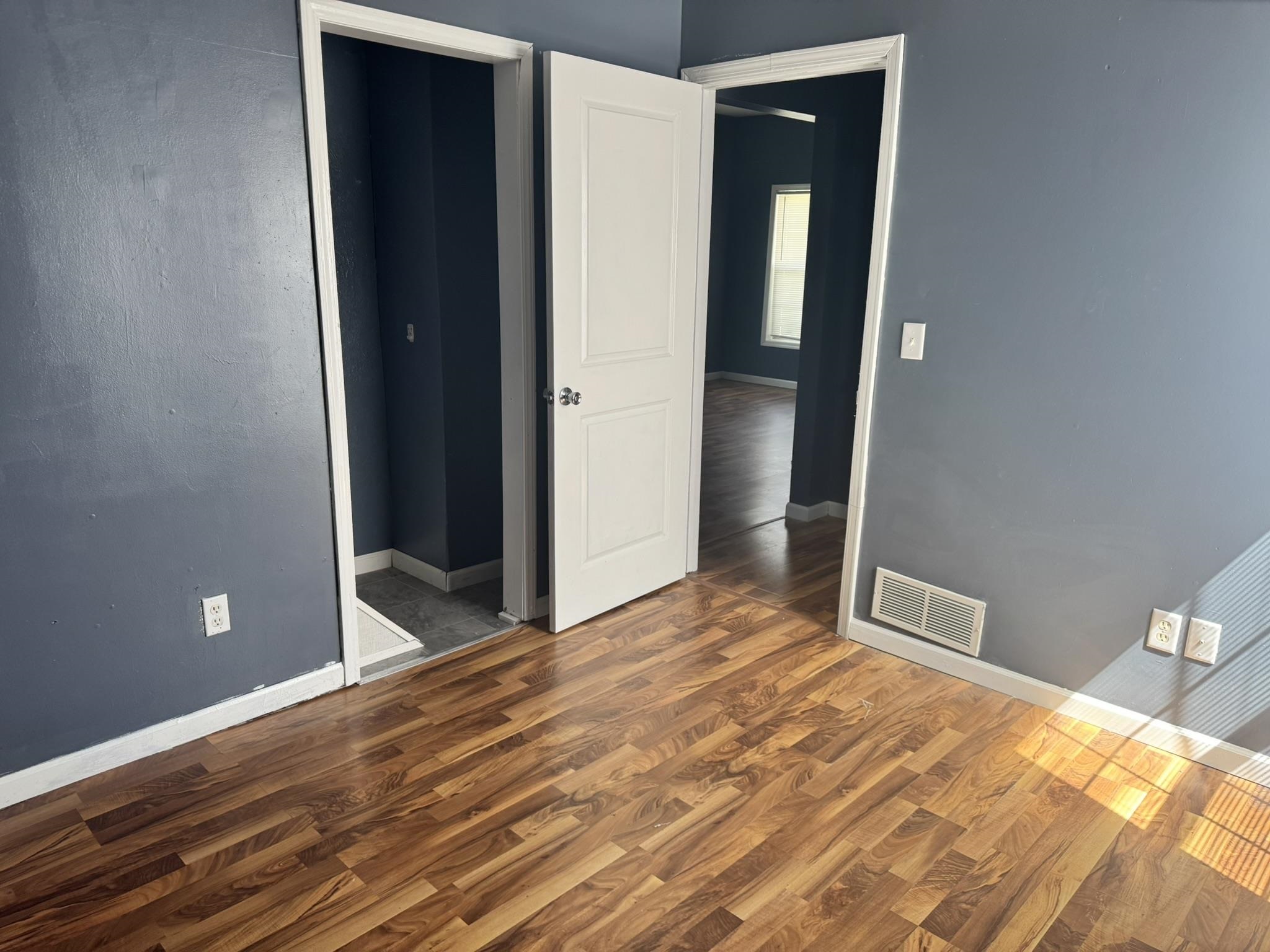 1225 W Lusher Avenue