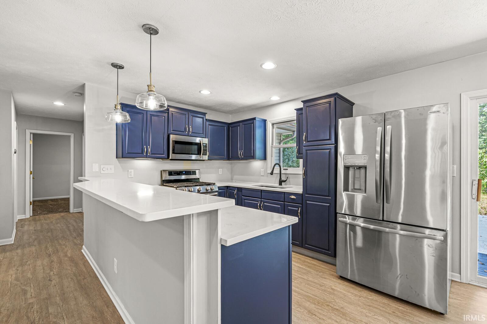 3915 Riverside Drive