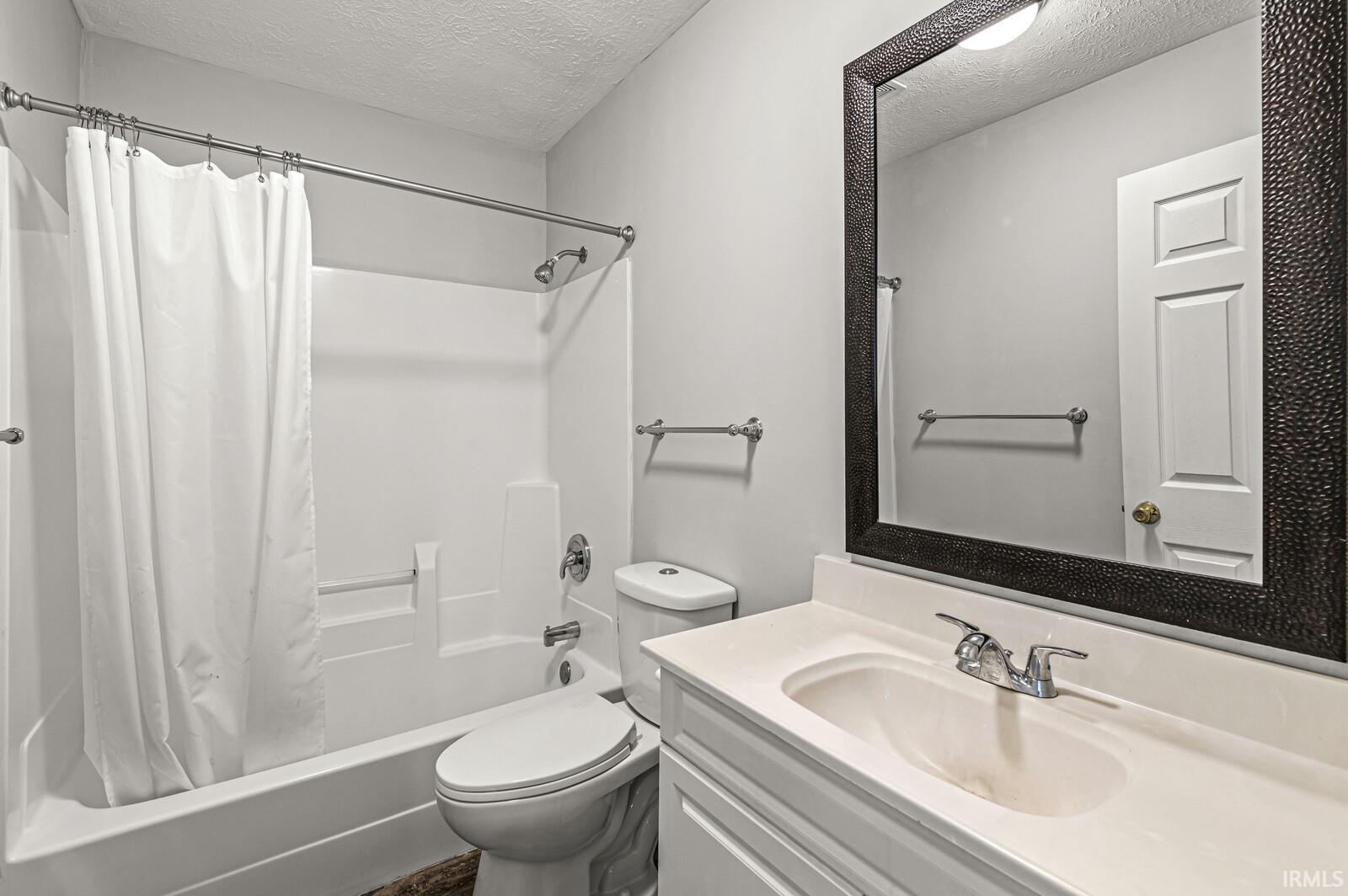 3915 Riverside Drive