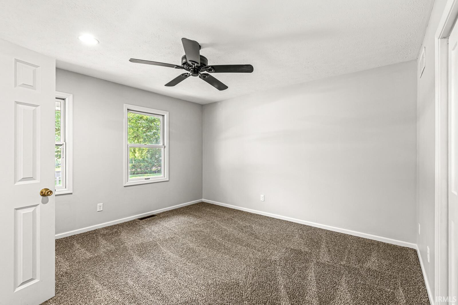 3915 Riverside Drive