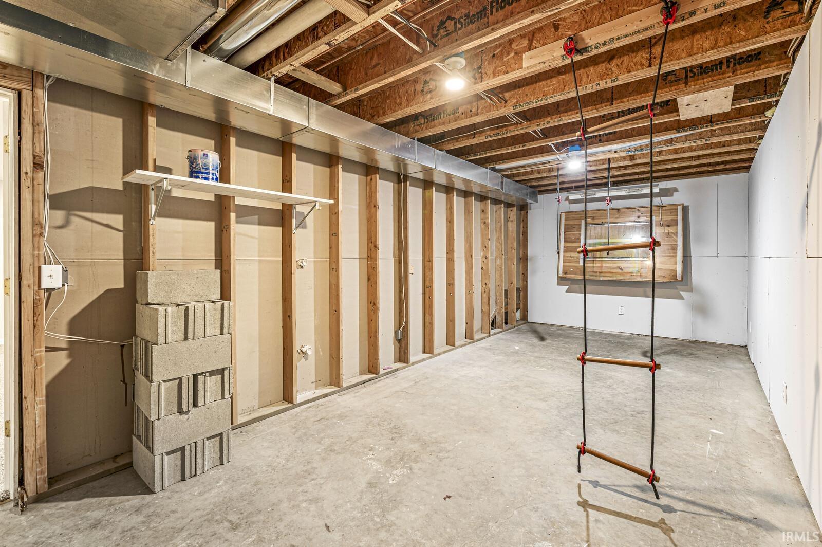 3915 Riverside Drive