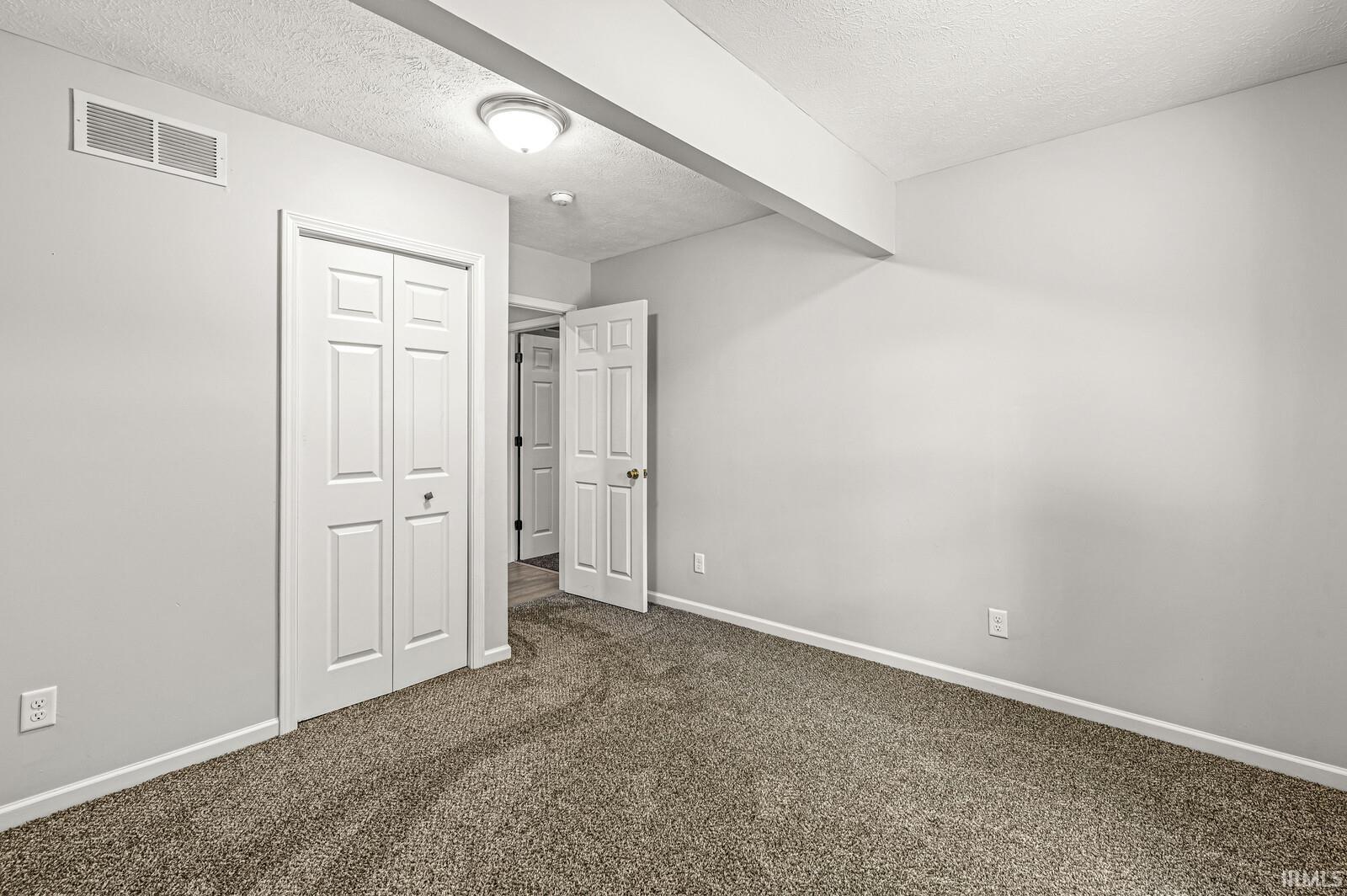 3915 Riverside Drive