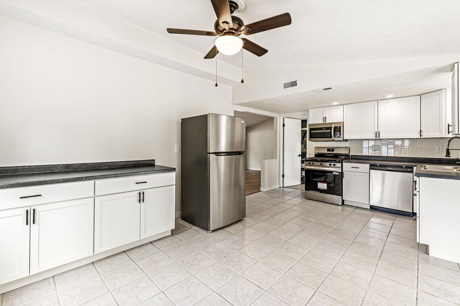 27412 Sunnyfield Drive