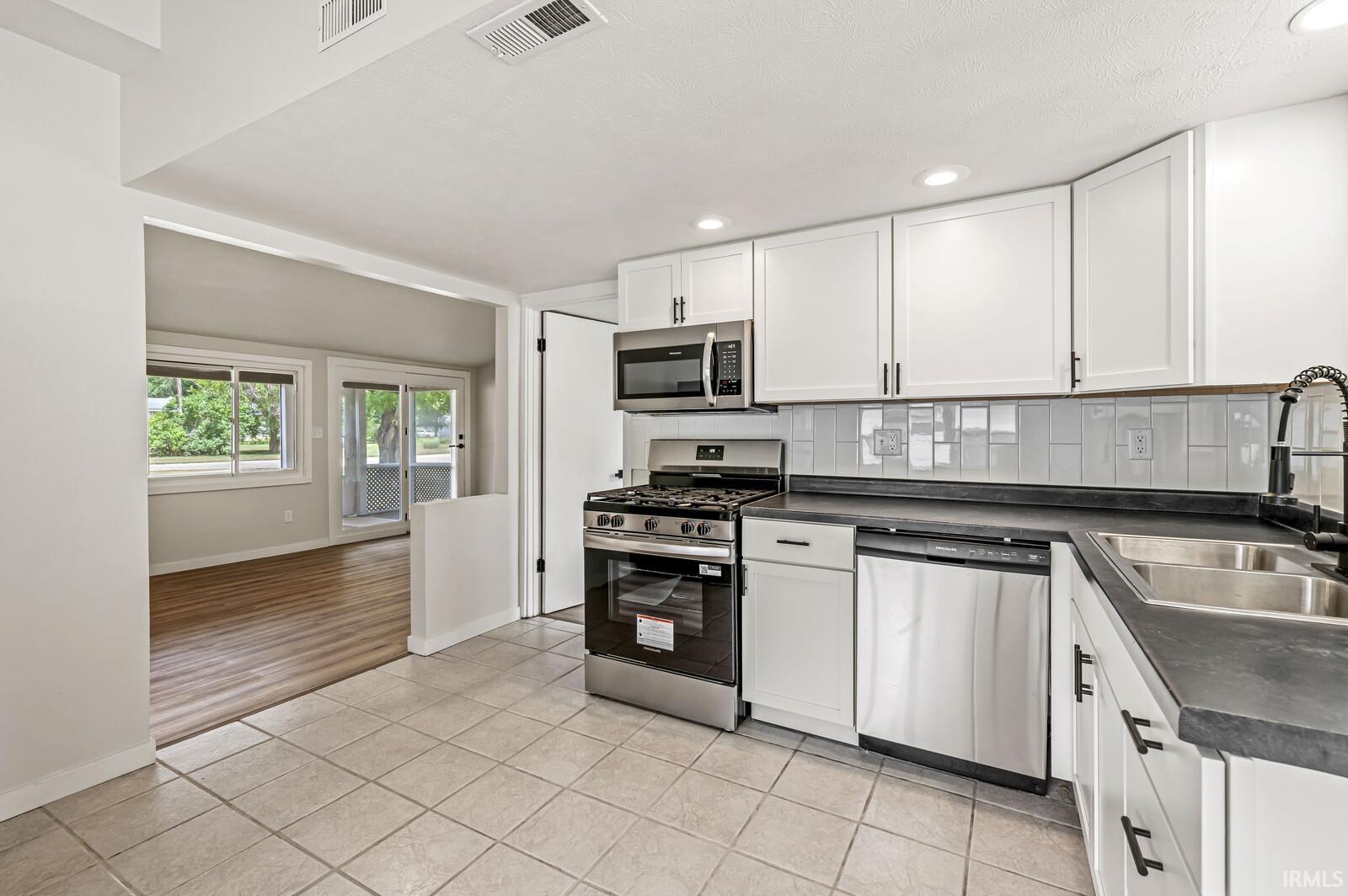 27412 Sunnyfield Drive