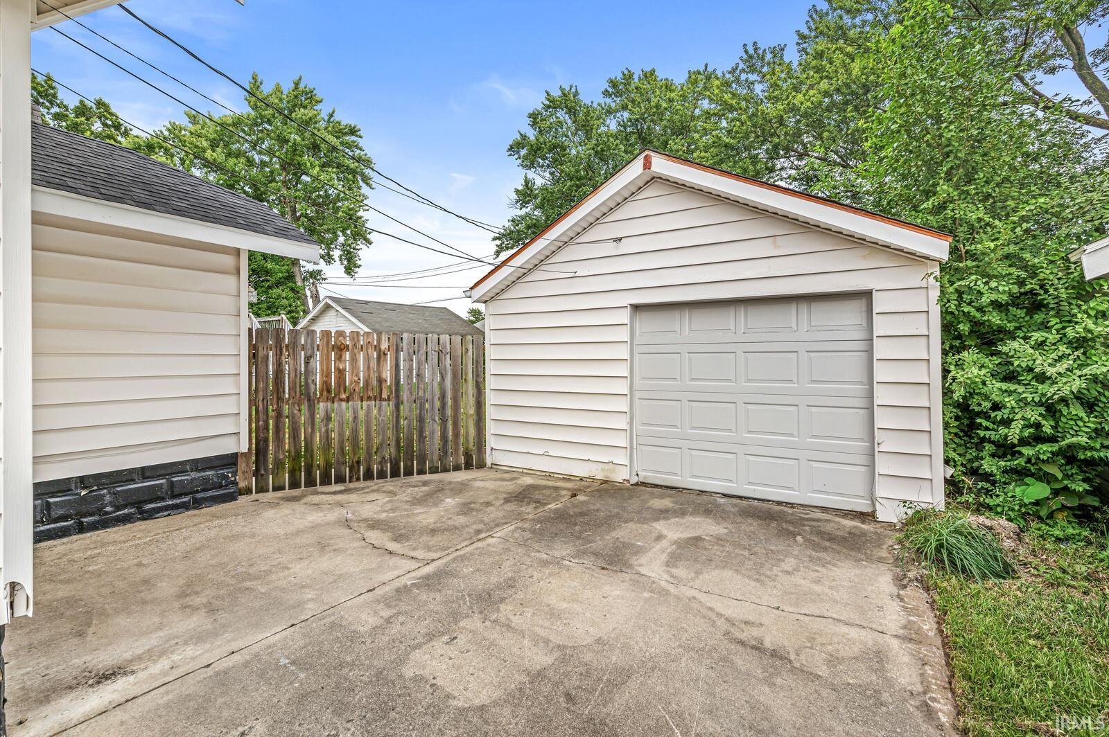 514 S Middleboro Avenue