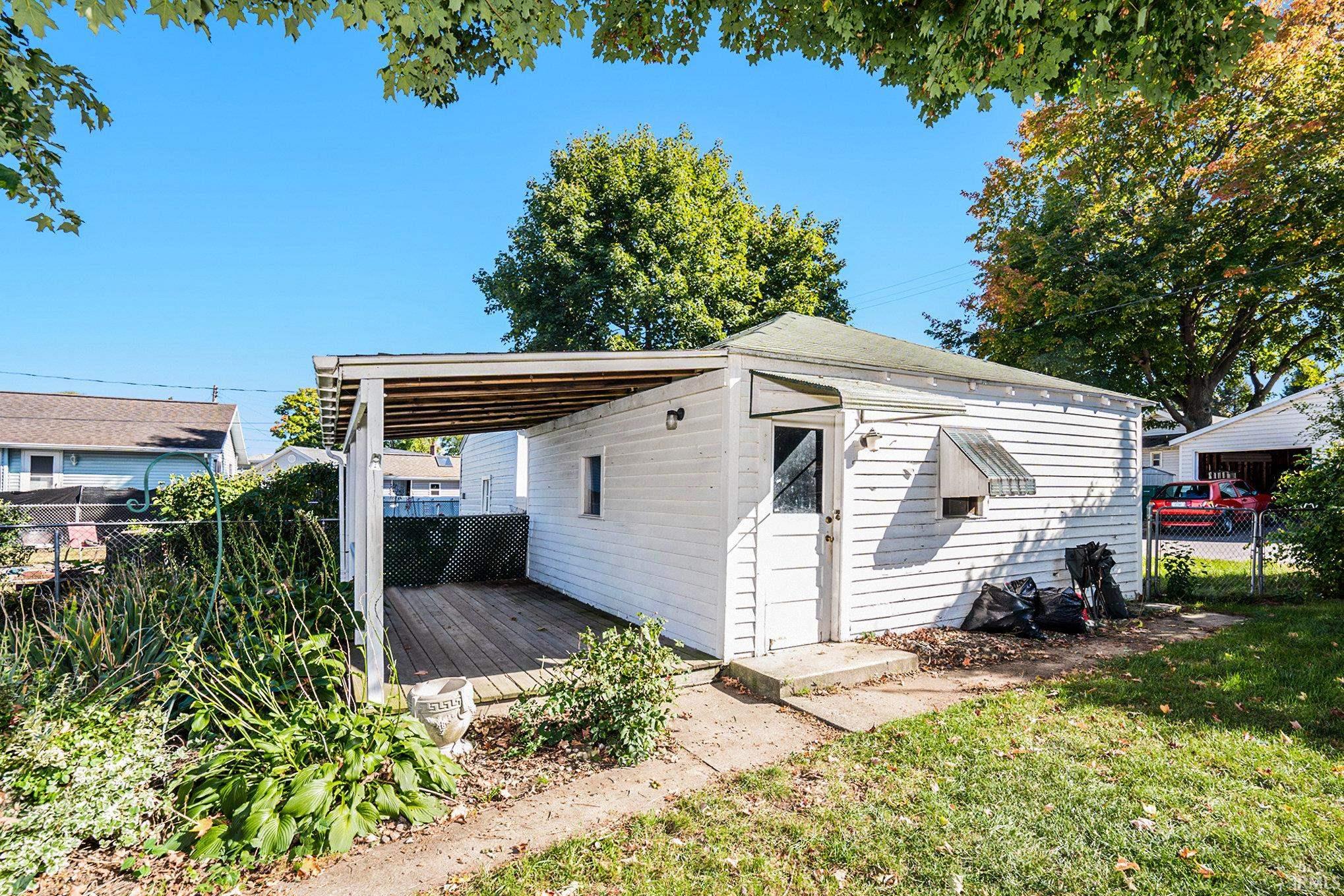 1015 E Broadway Street