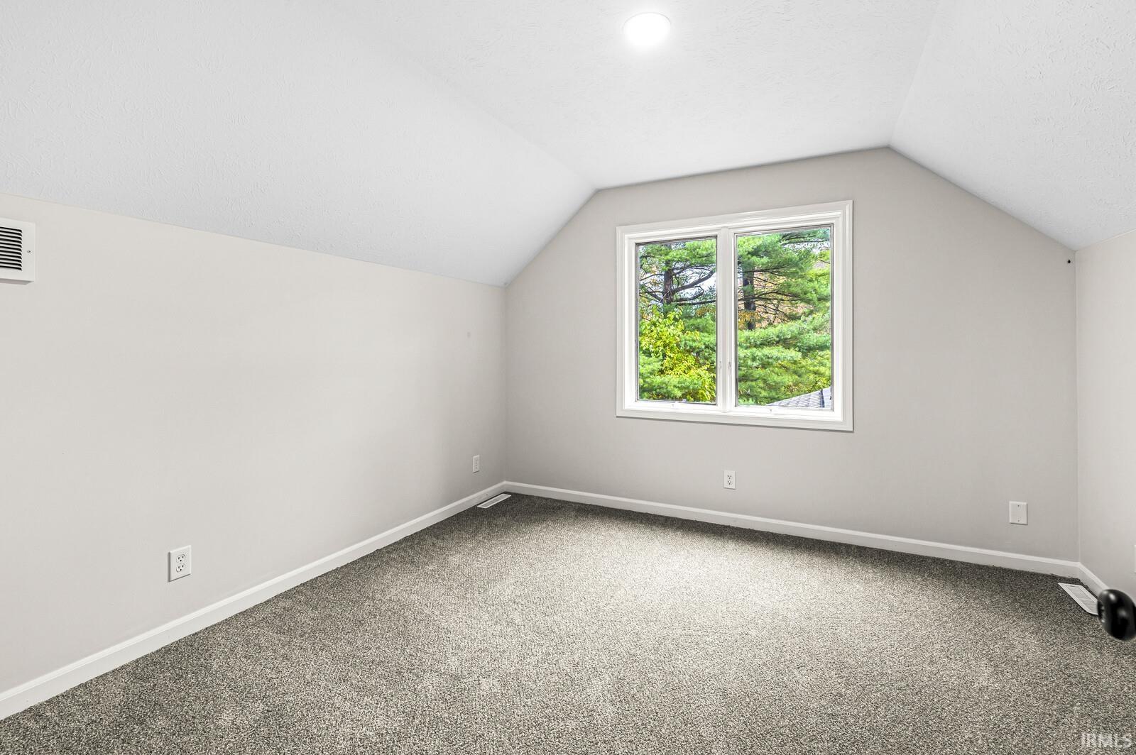 51160 Kings Crossing