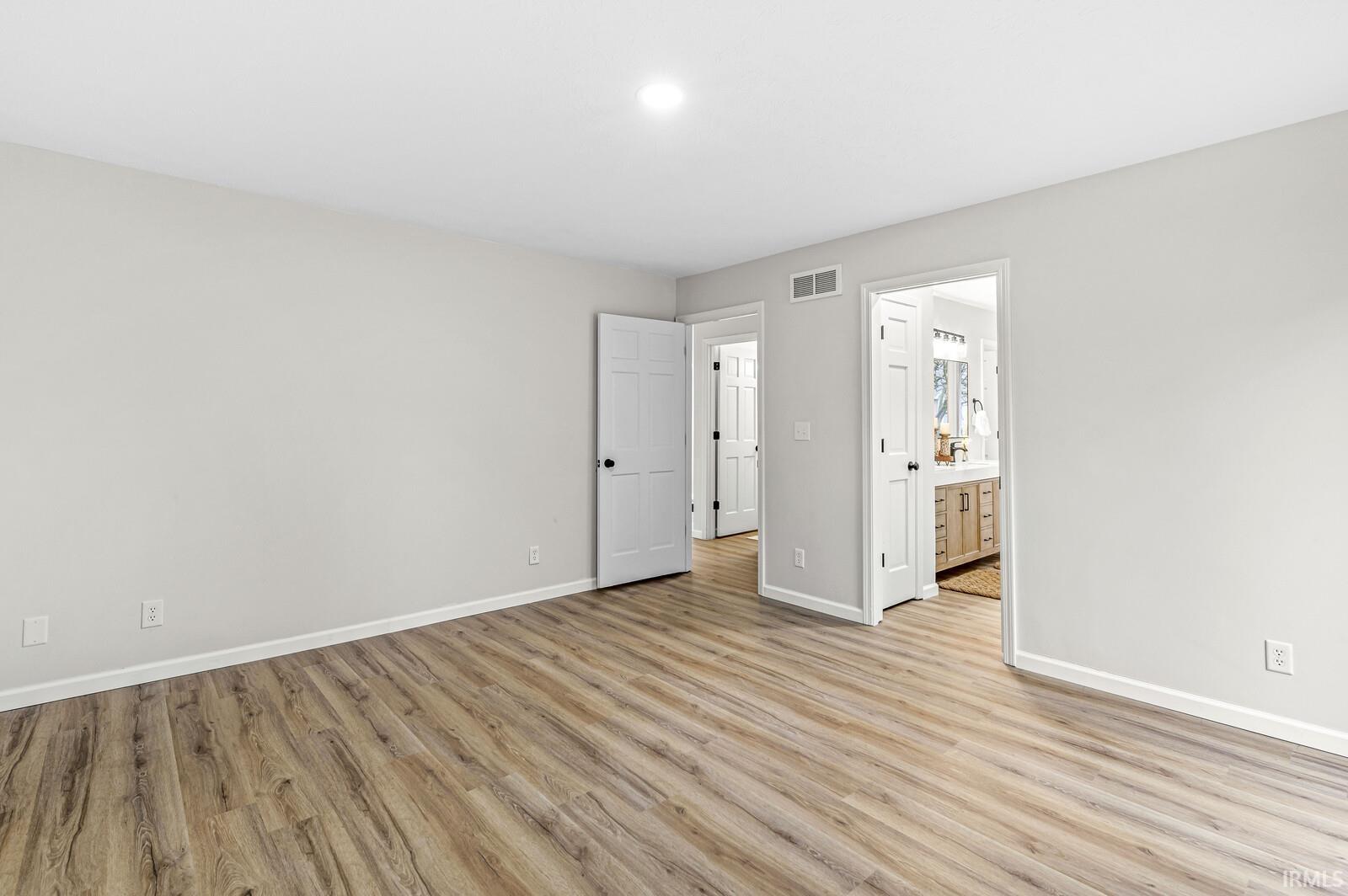 51160 Kings Crossing