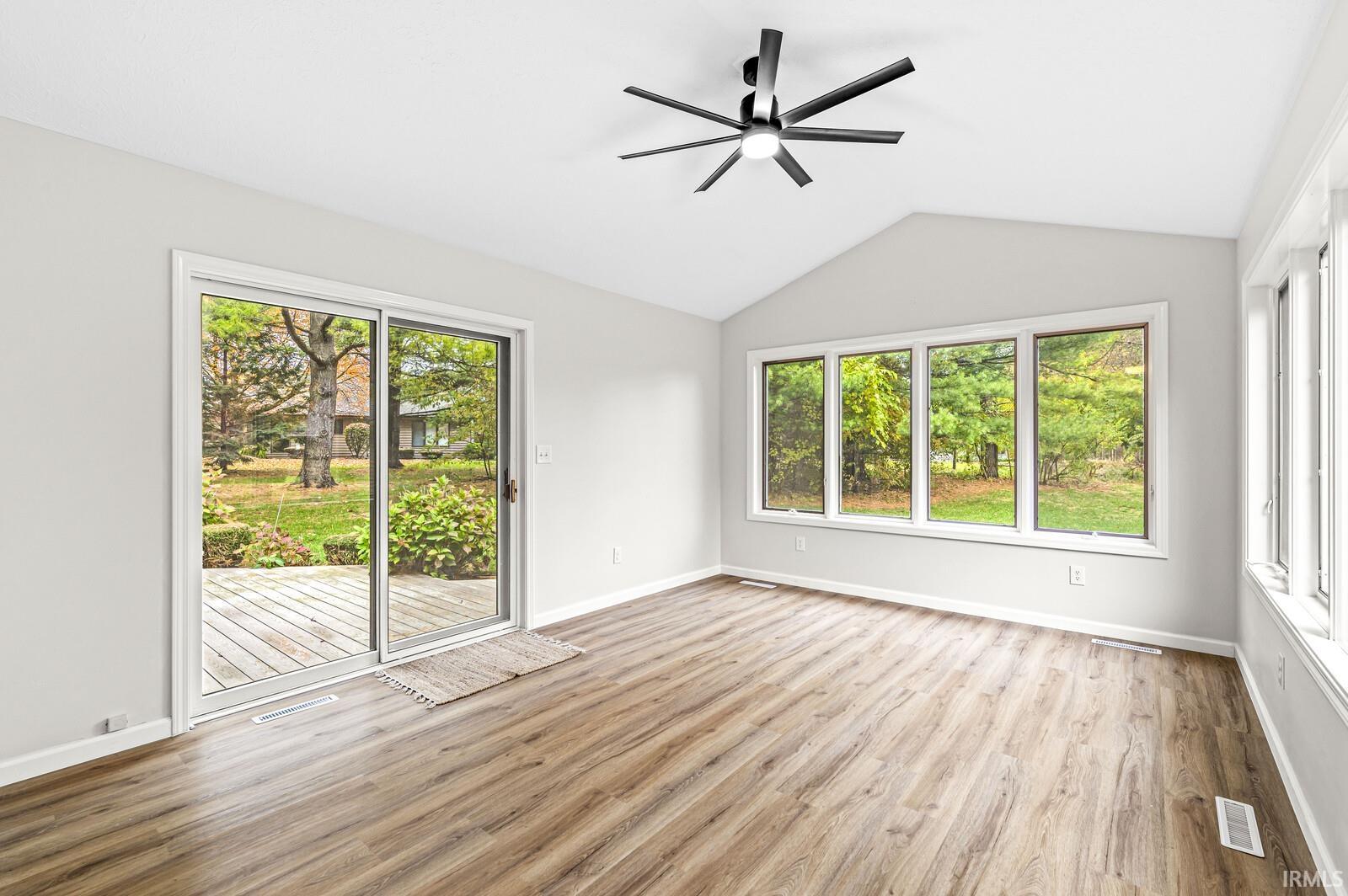 51160 Kings Crossing