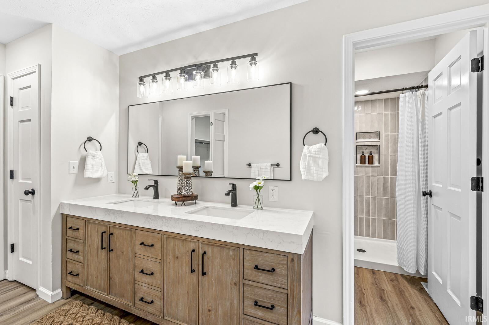 51160 Kings Crossing