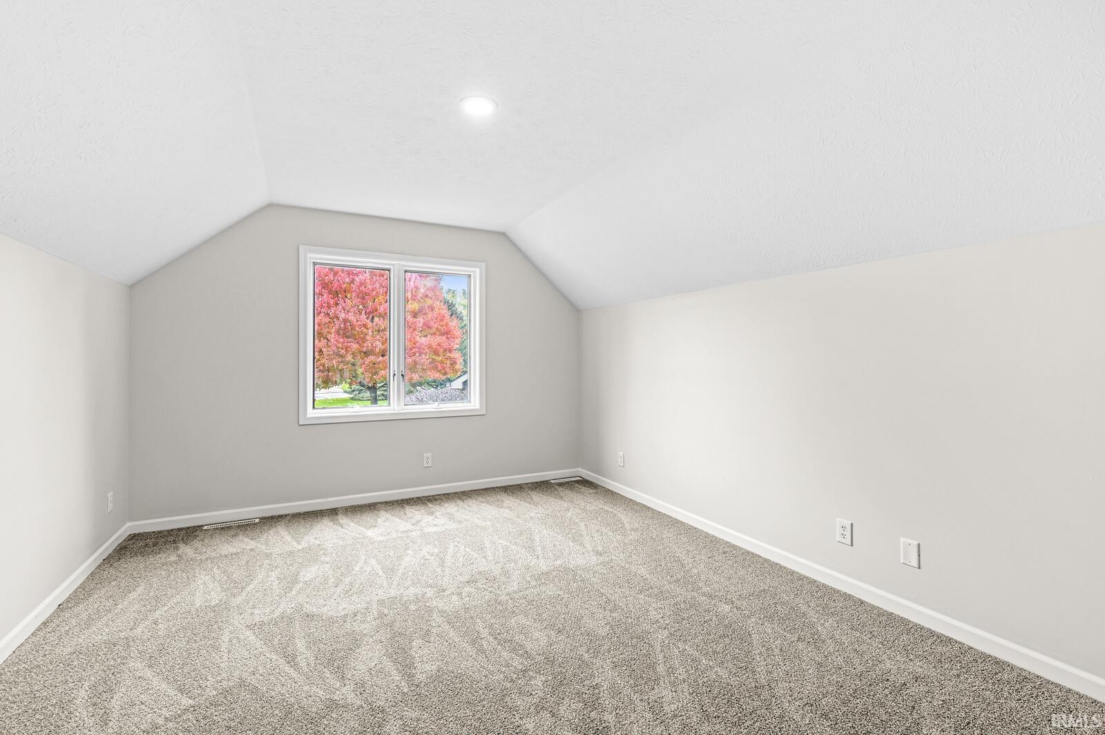 51160 Kings Crossing