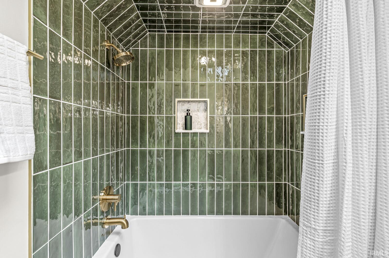 51160 Kings Crossing