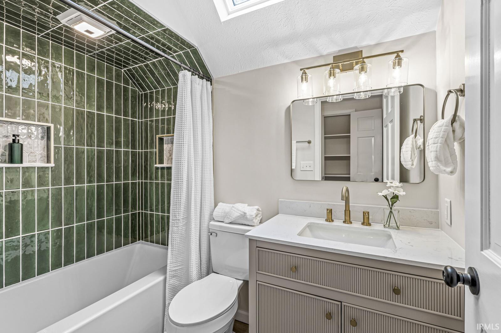 51160 Kings Crossing