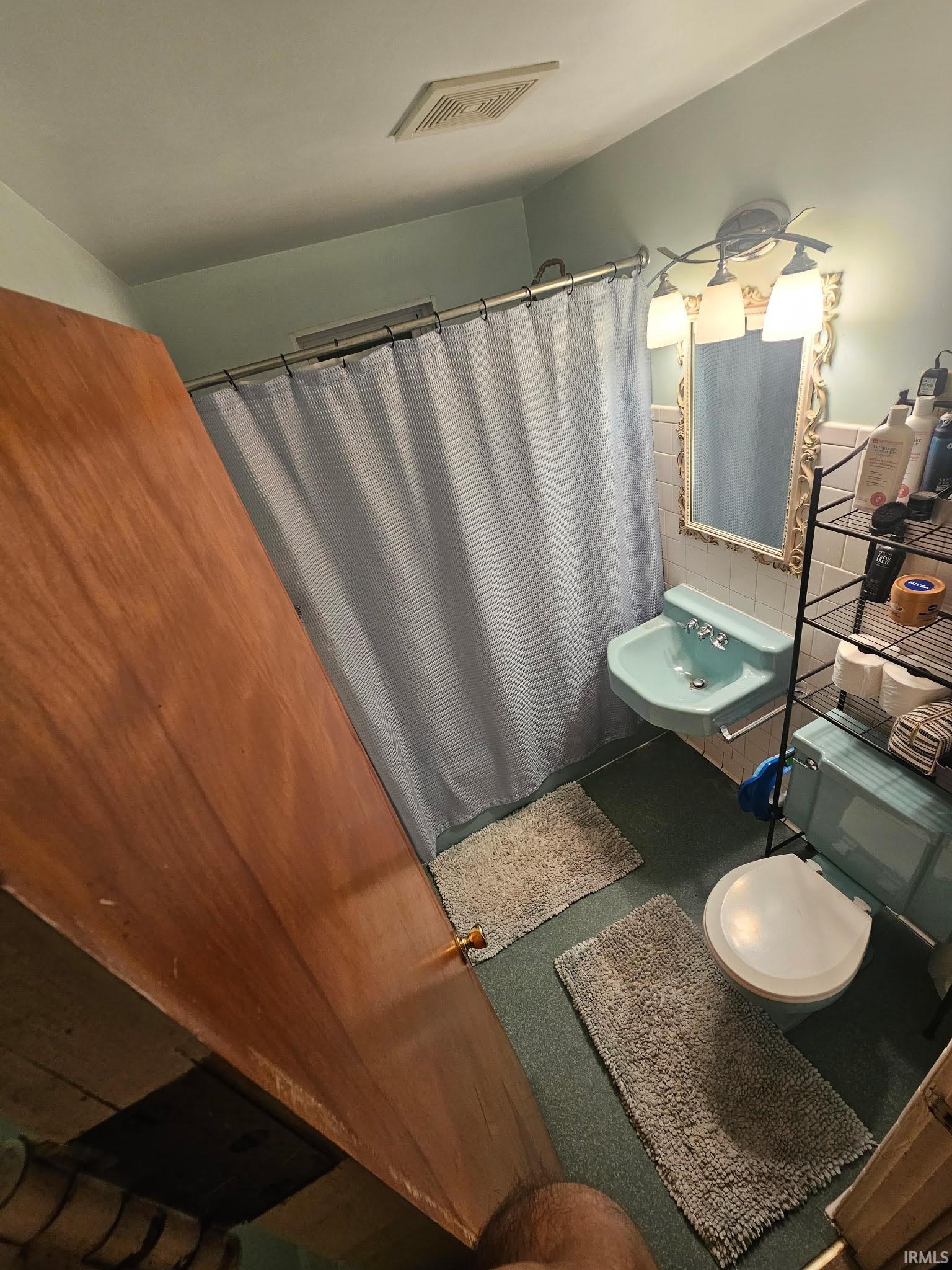 2237 Hollywood Place Street