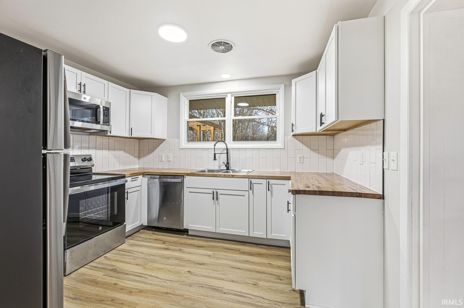 20479 Roosevelt Road