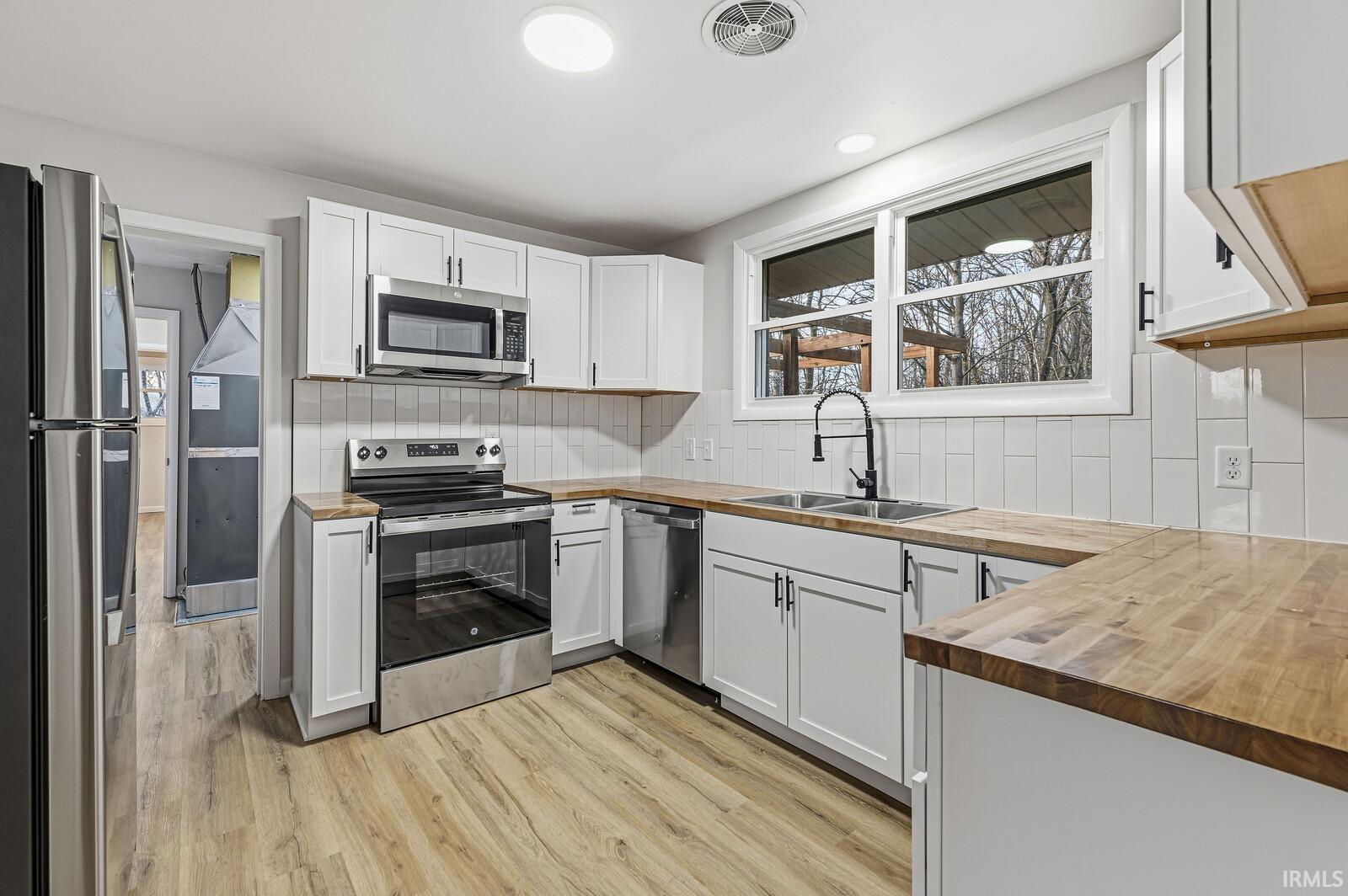 20479 Roosevelt Road