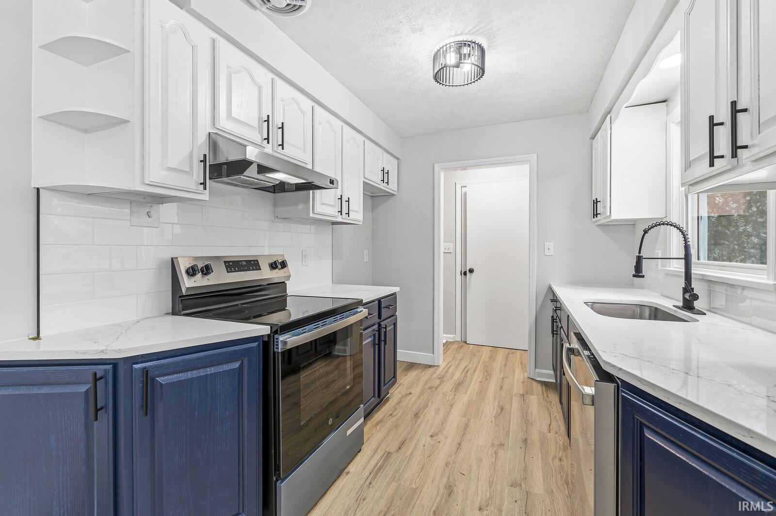 53199 W Oakmont Drive