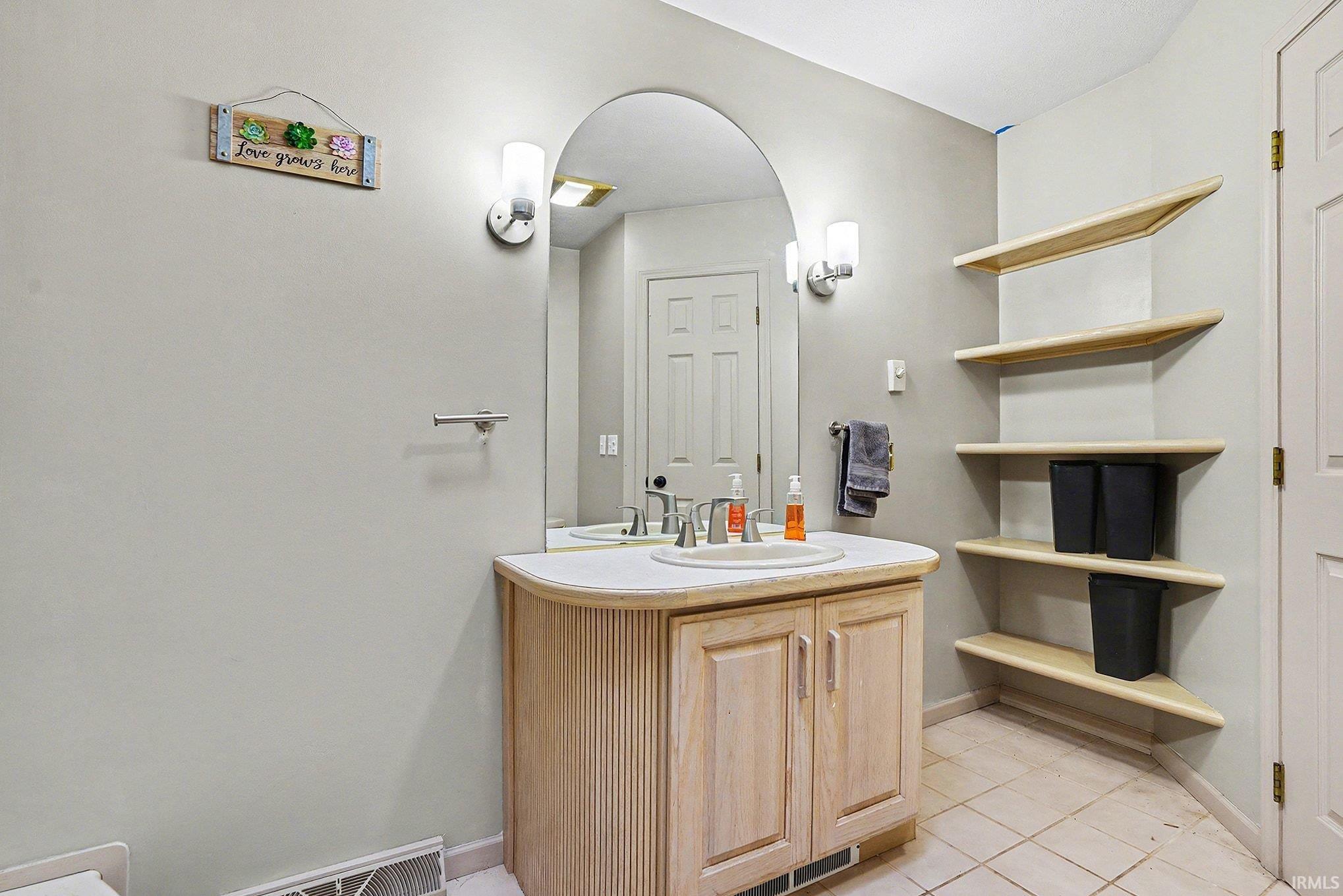 2412 Kenilworth Drive