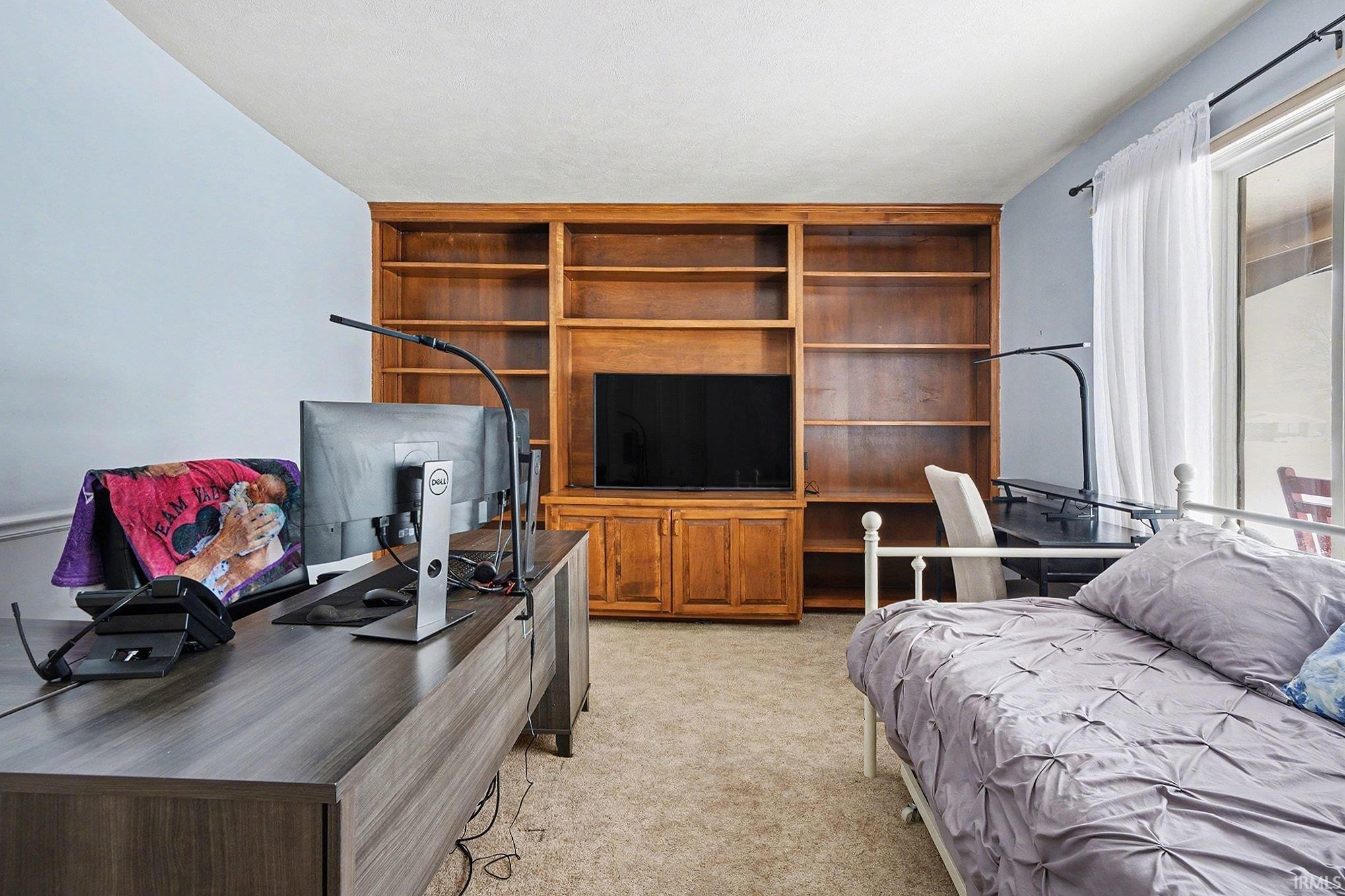 2412 Kenilworth Drive