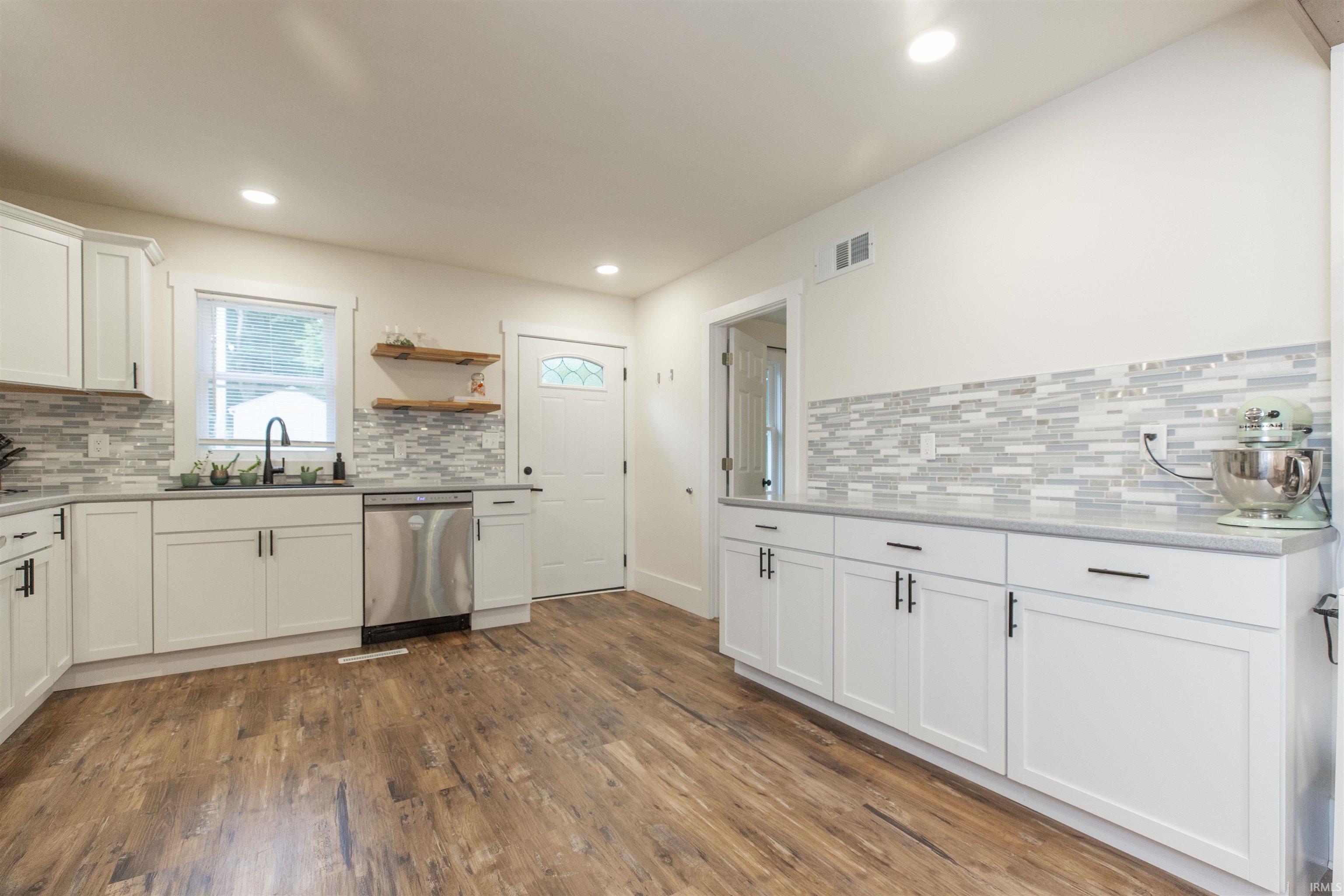 214 E Woodside Street