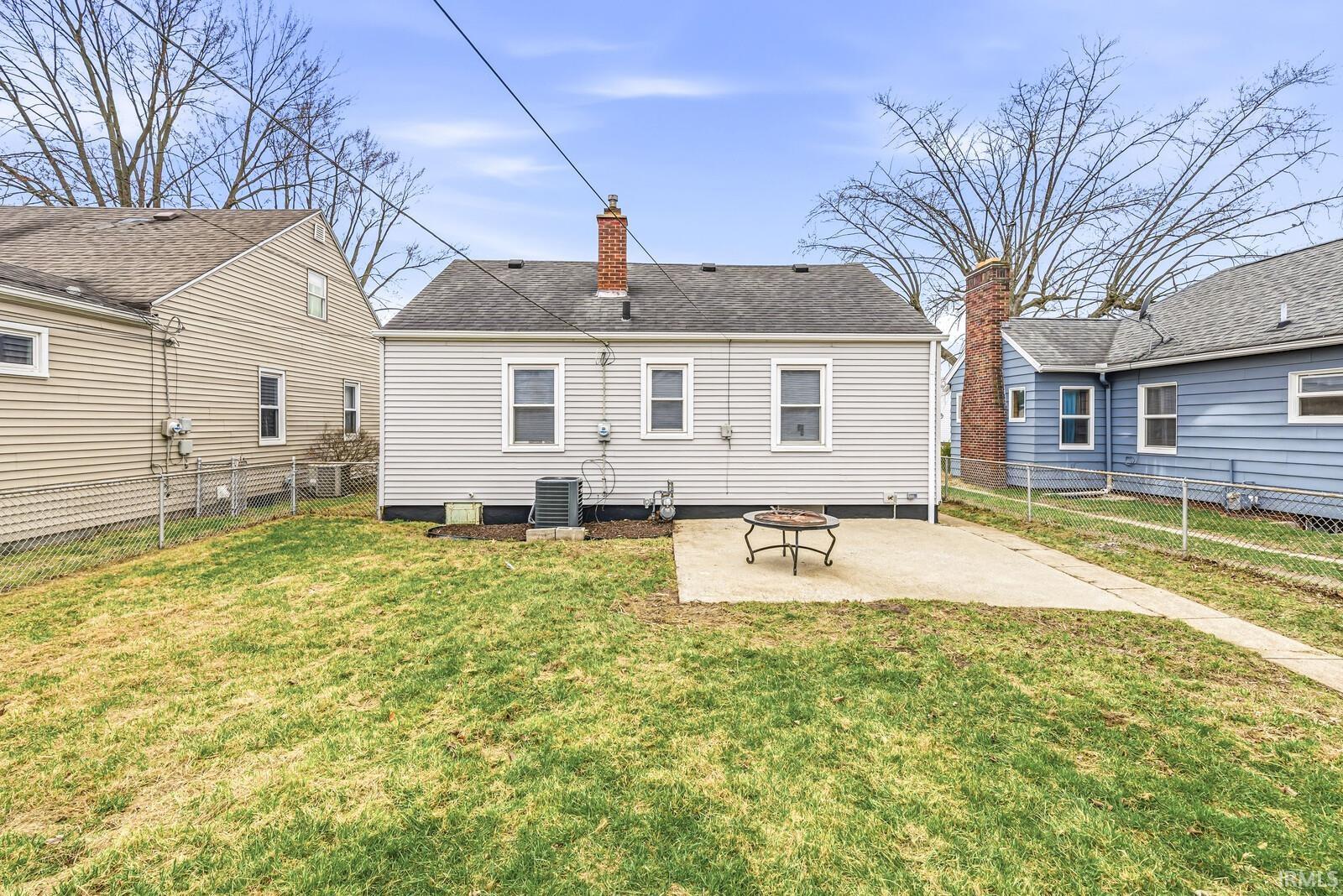 2022 Hollywood Place