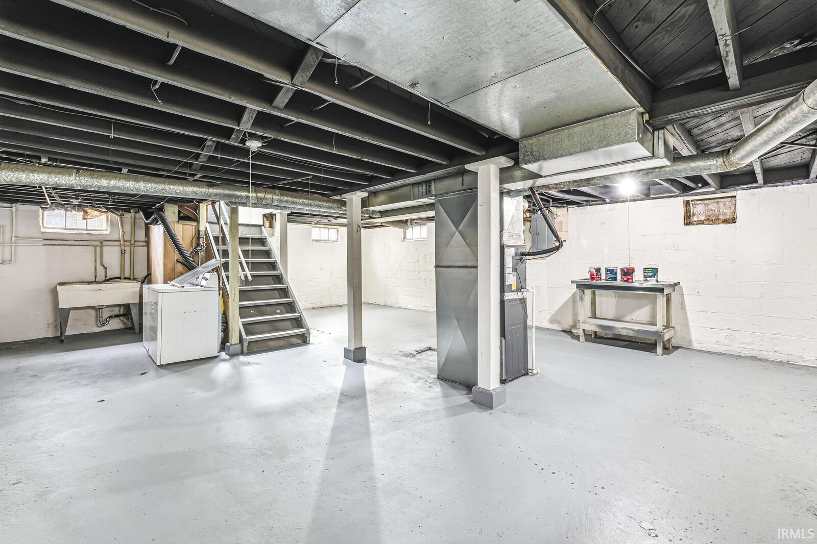 2022 Hollywood Place
