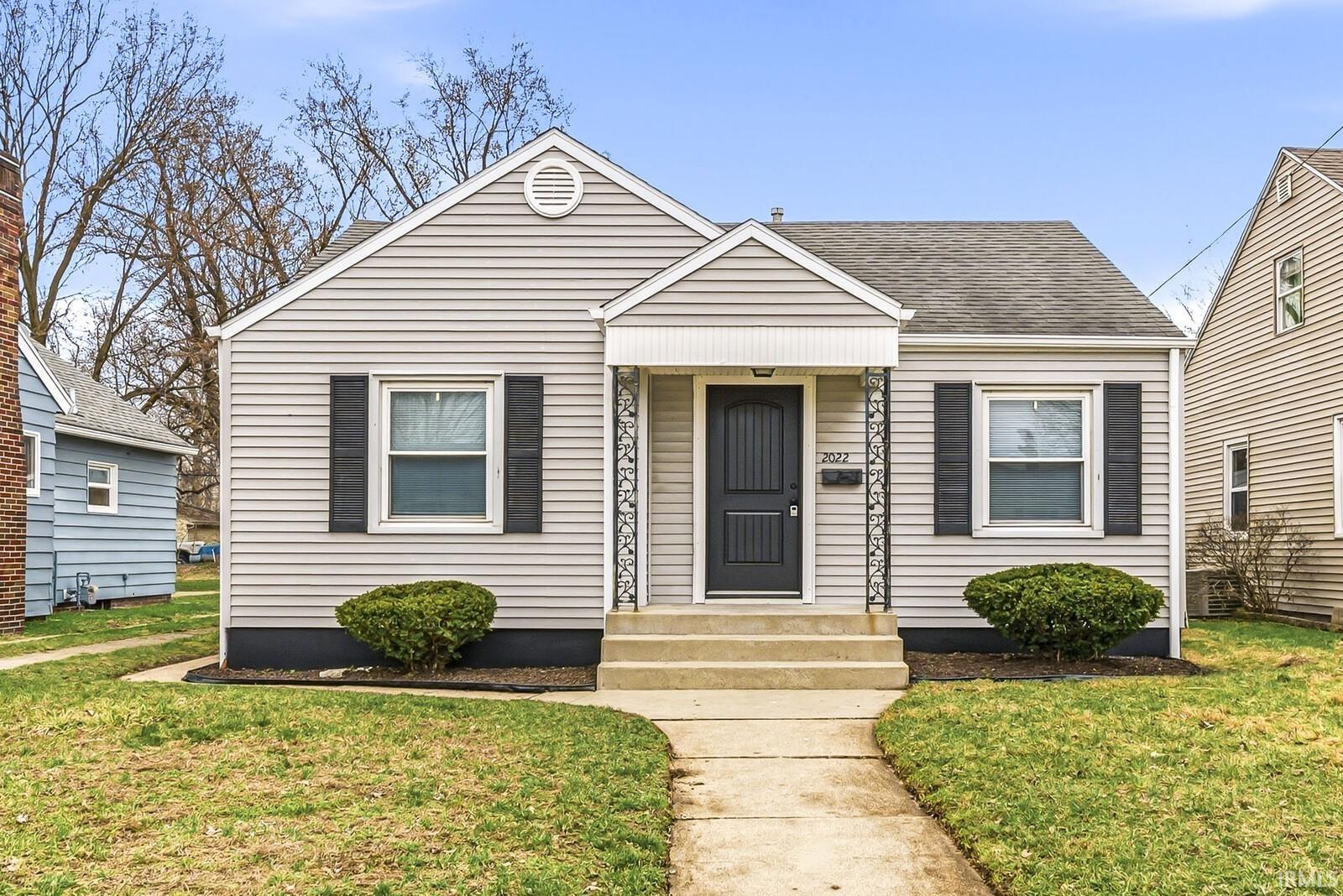 2022 Hollywood Place