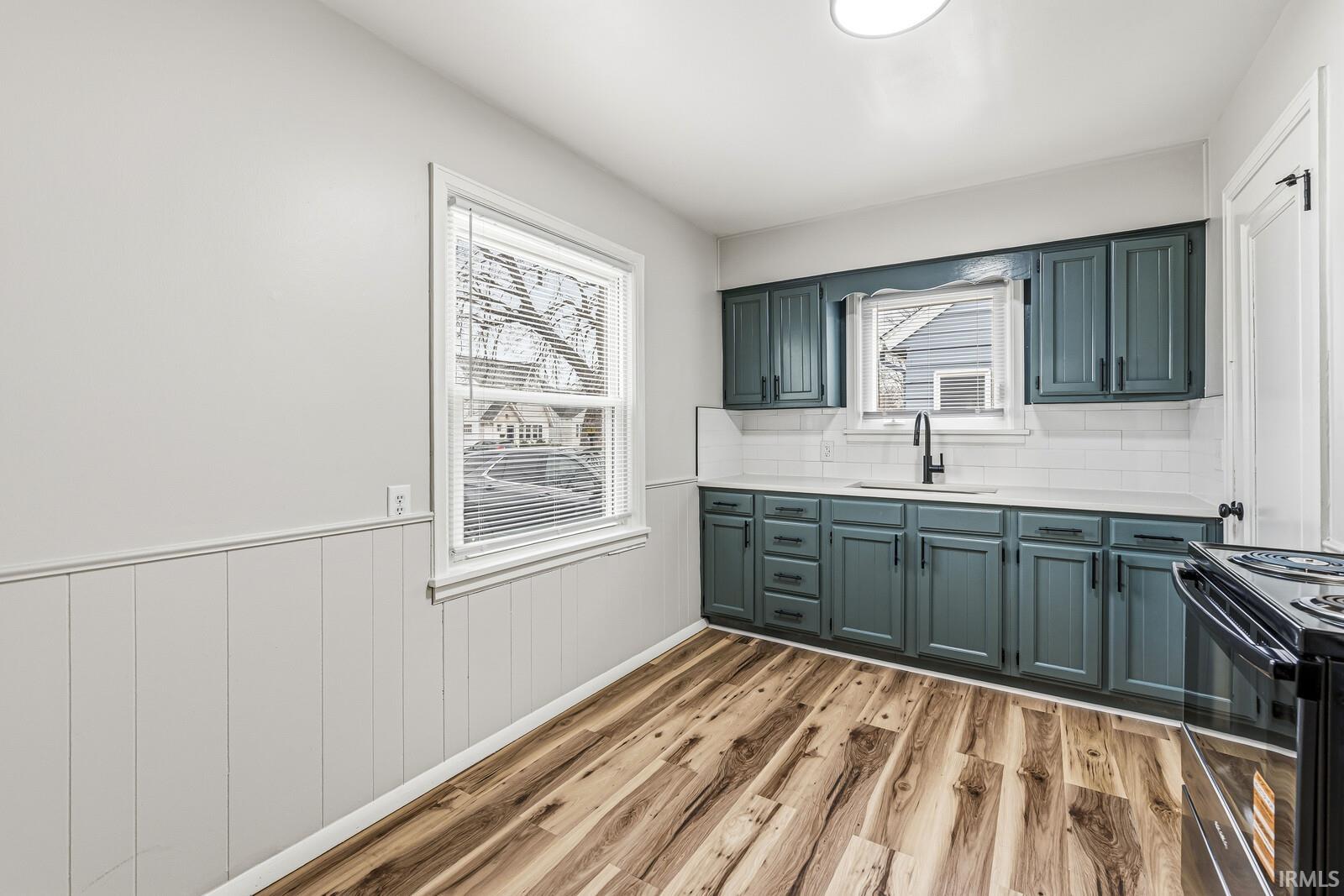 2022 Hollywood Place