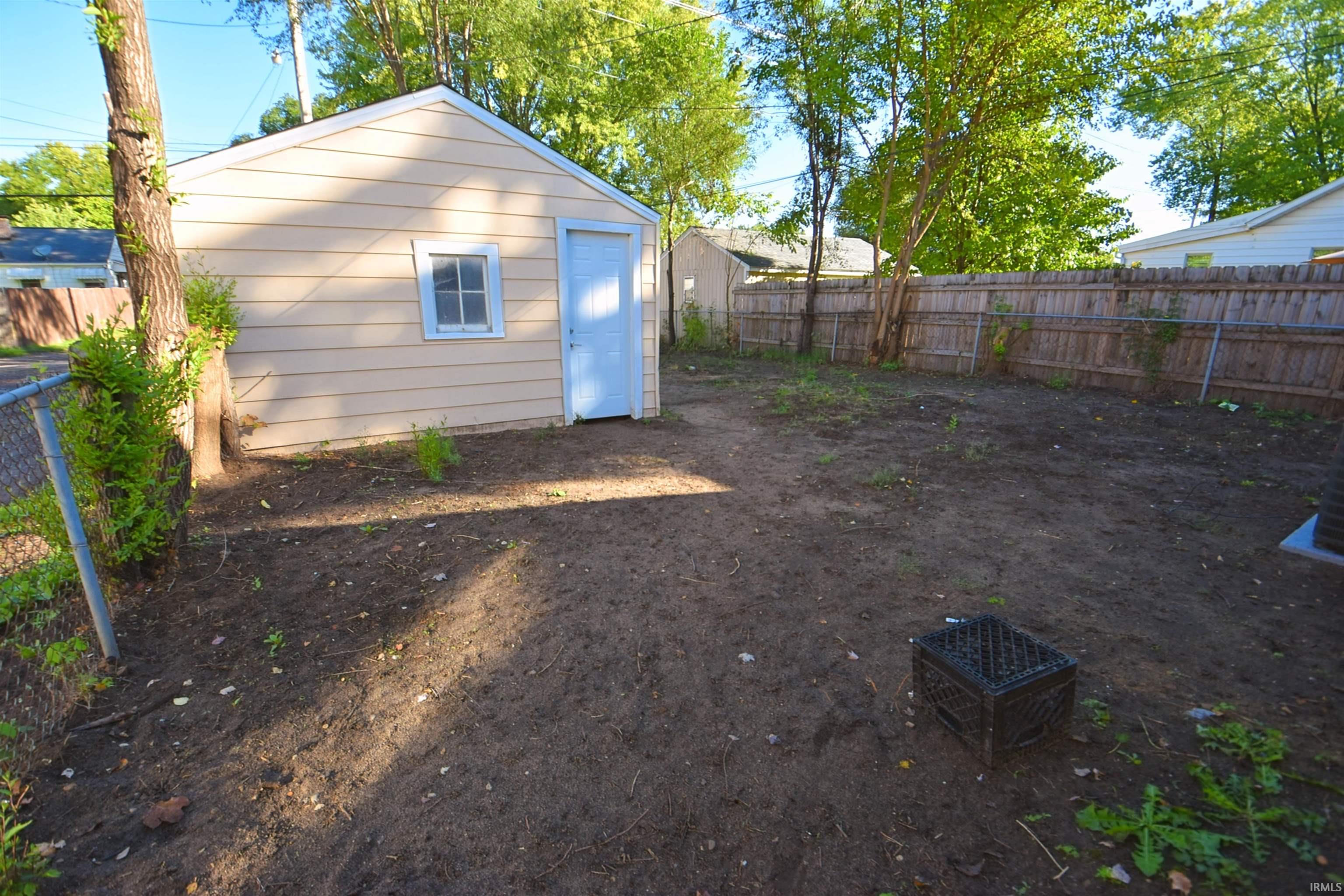 1629 E Bowman St Street