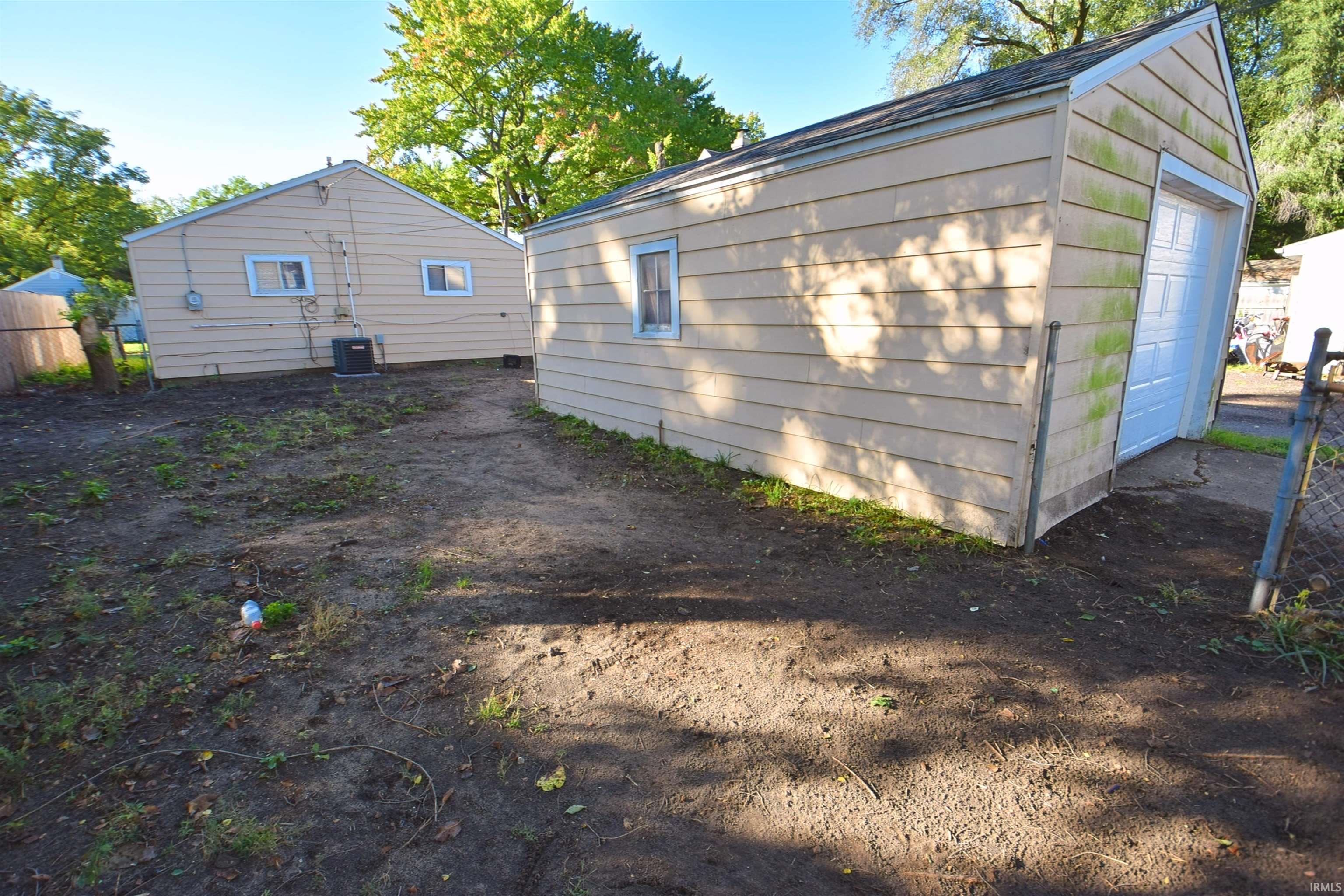 1629 E Bowman St Street