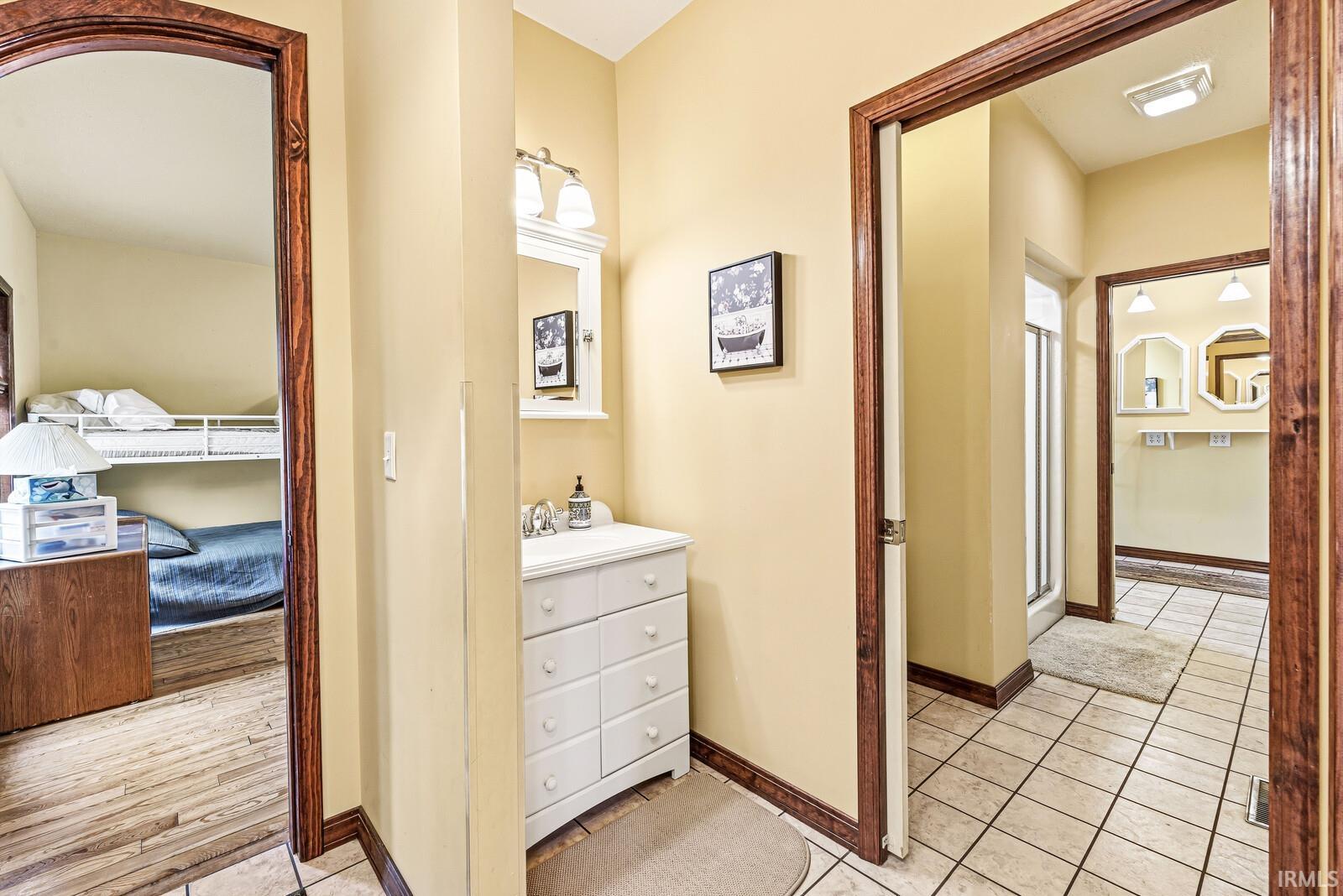 3717 Lakeshore Drive