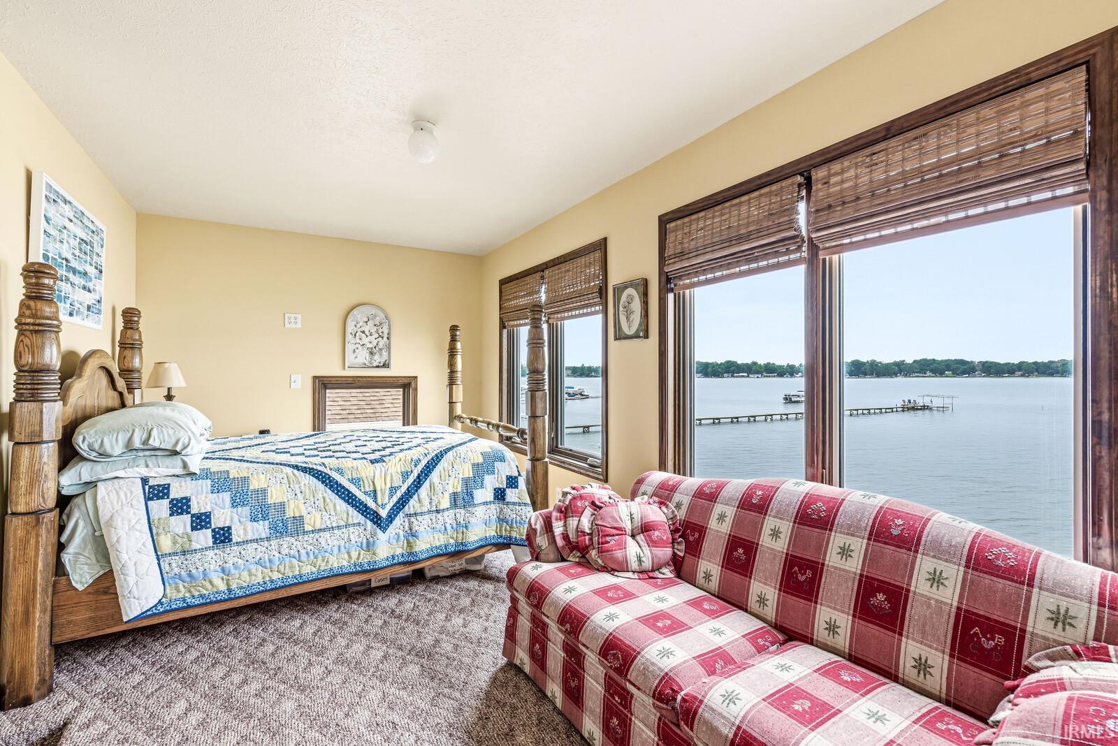 3717 Lakeshore Drive
