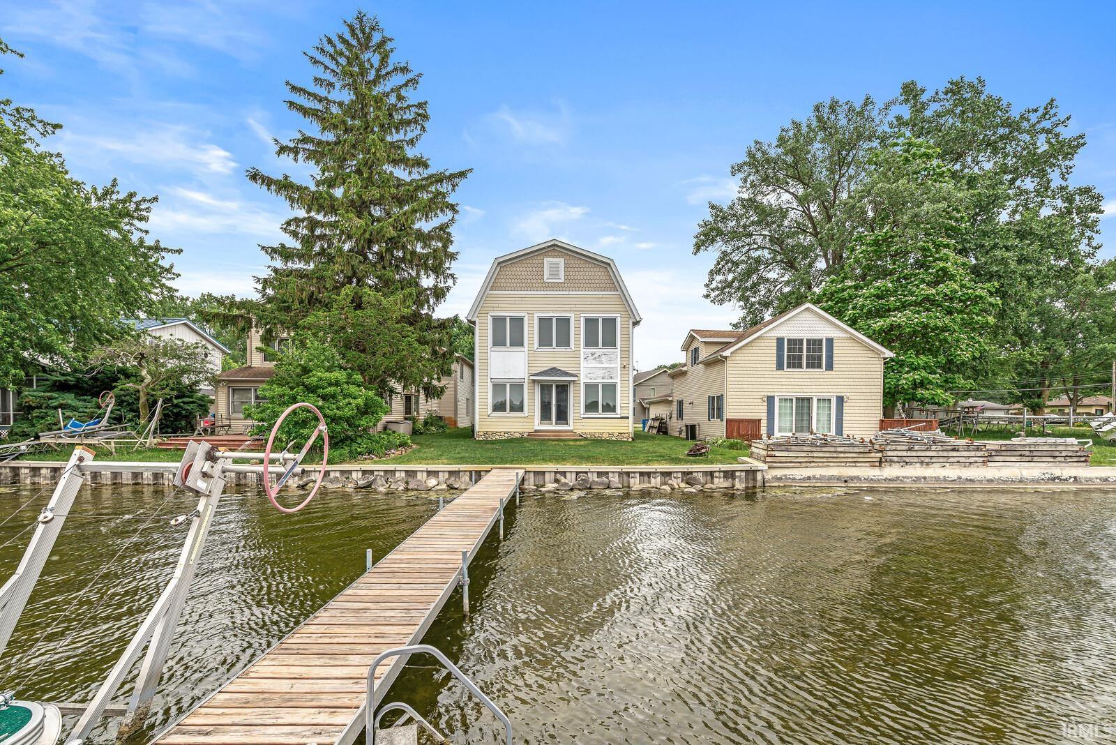 3717 Lakeshore Drive