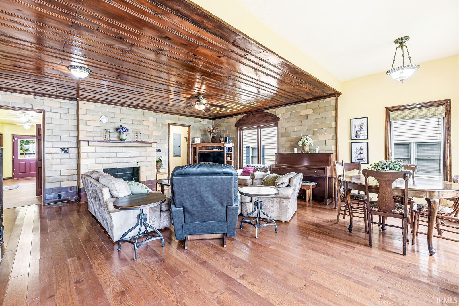 3717 Lakeshore Drive