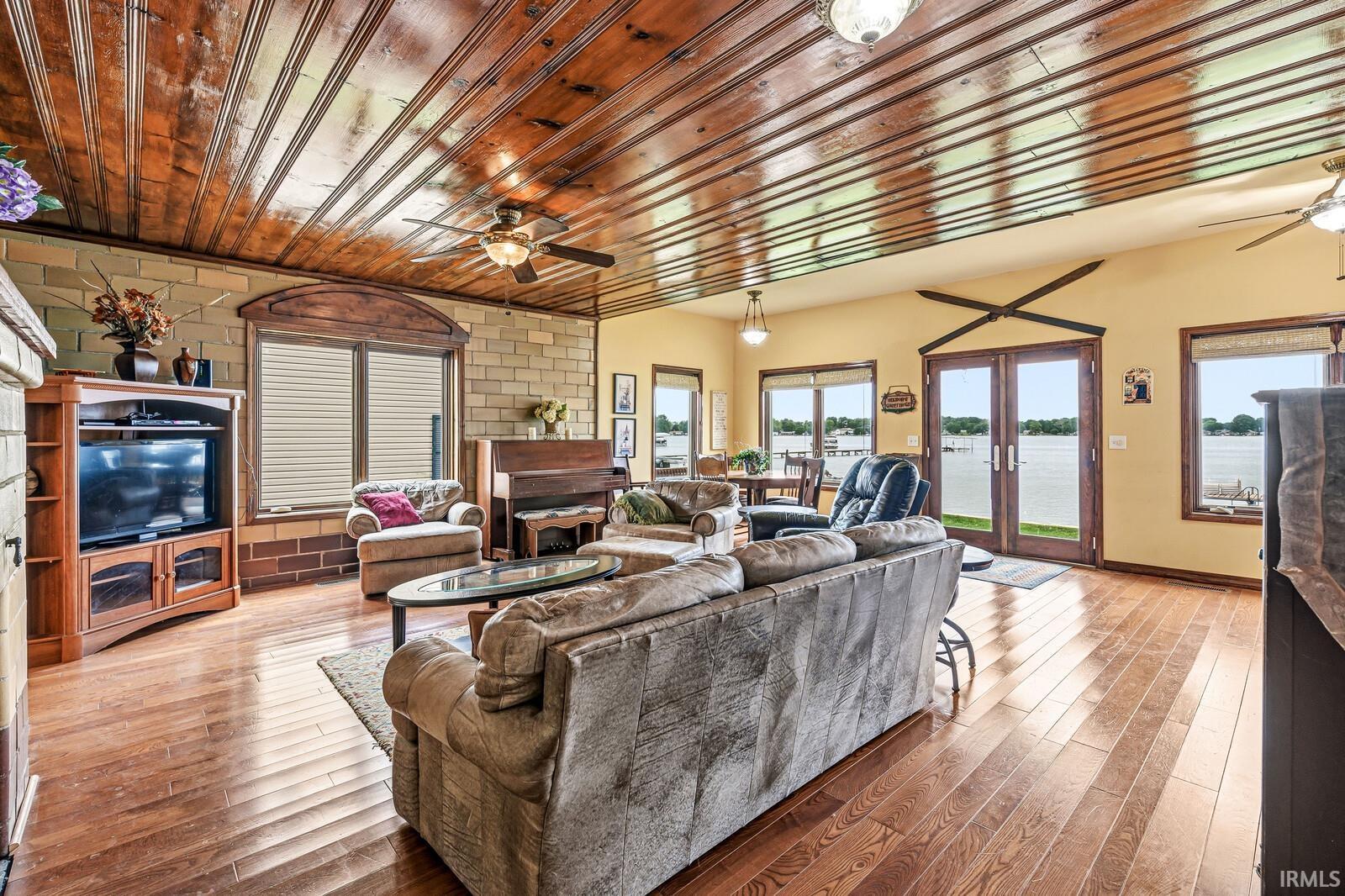 3717 Lakeshore Drive