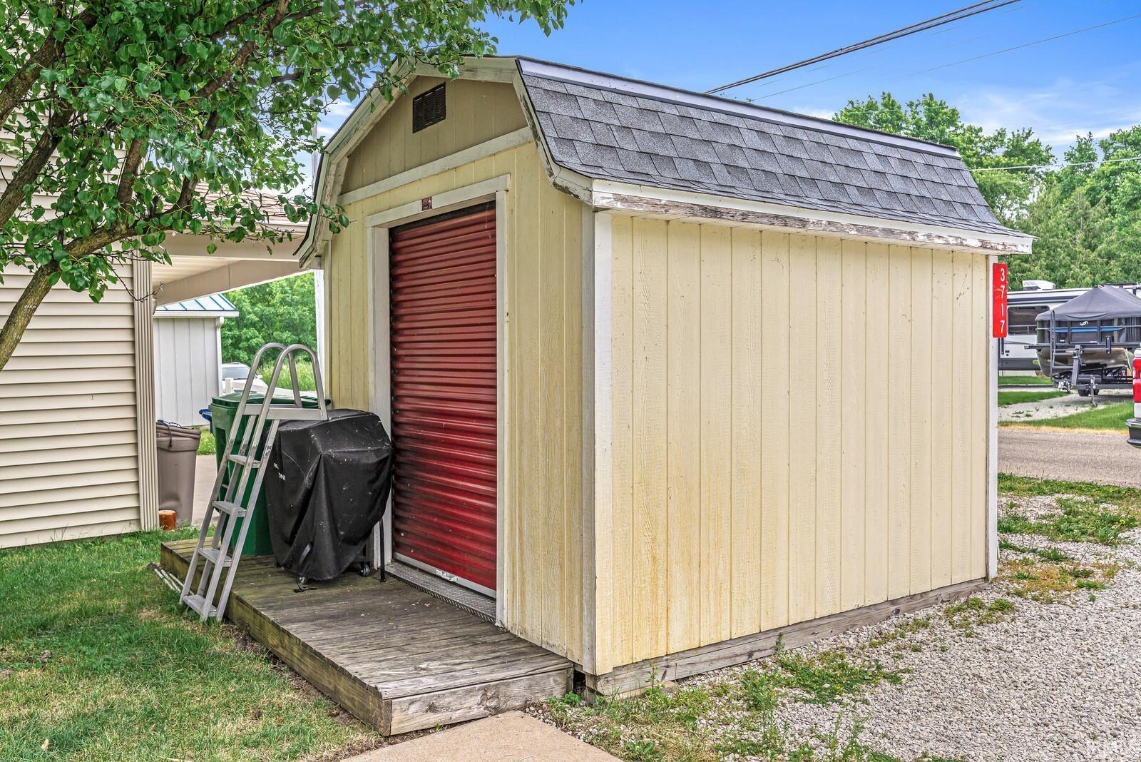 3717 Lakeshore Drive
